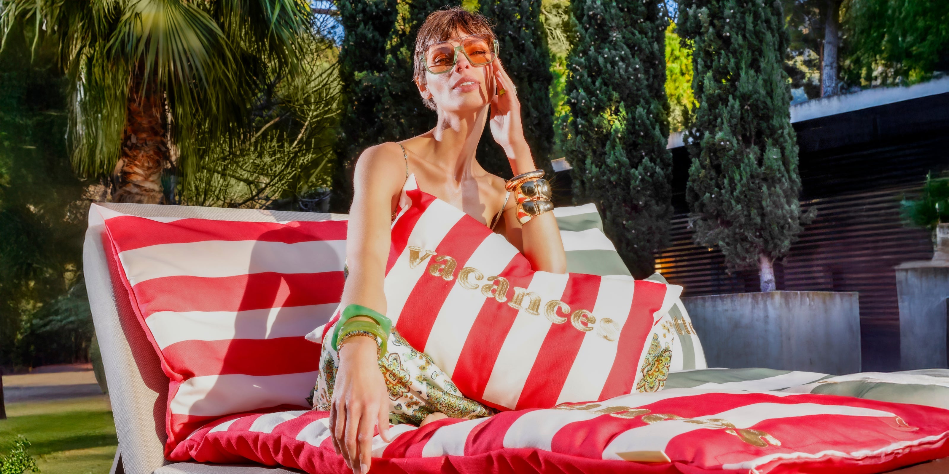 Coussins extérieurs brodés