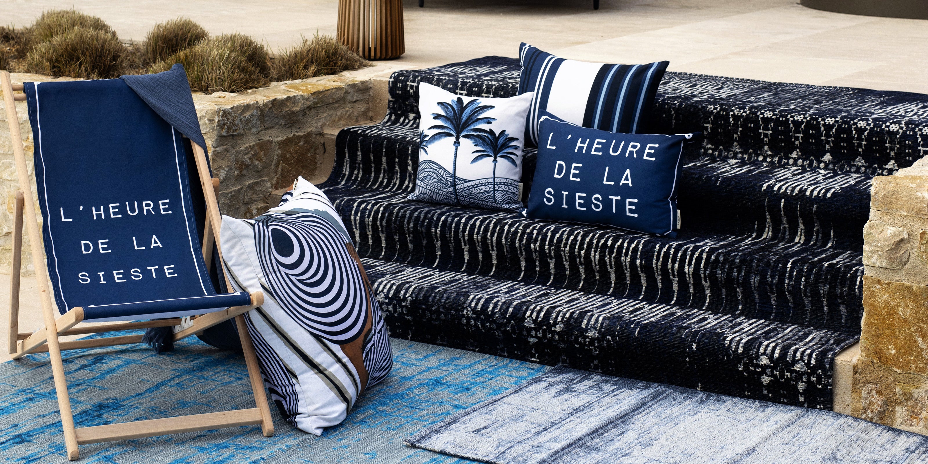 Tapis tissés extérieurs bleus marine et blancs