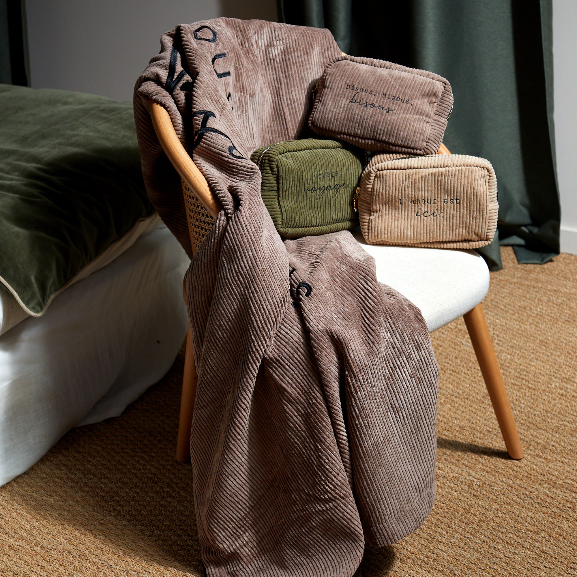 Pochette velours brodé 3 Bisous