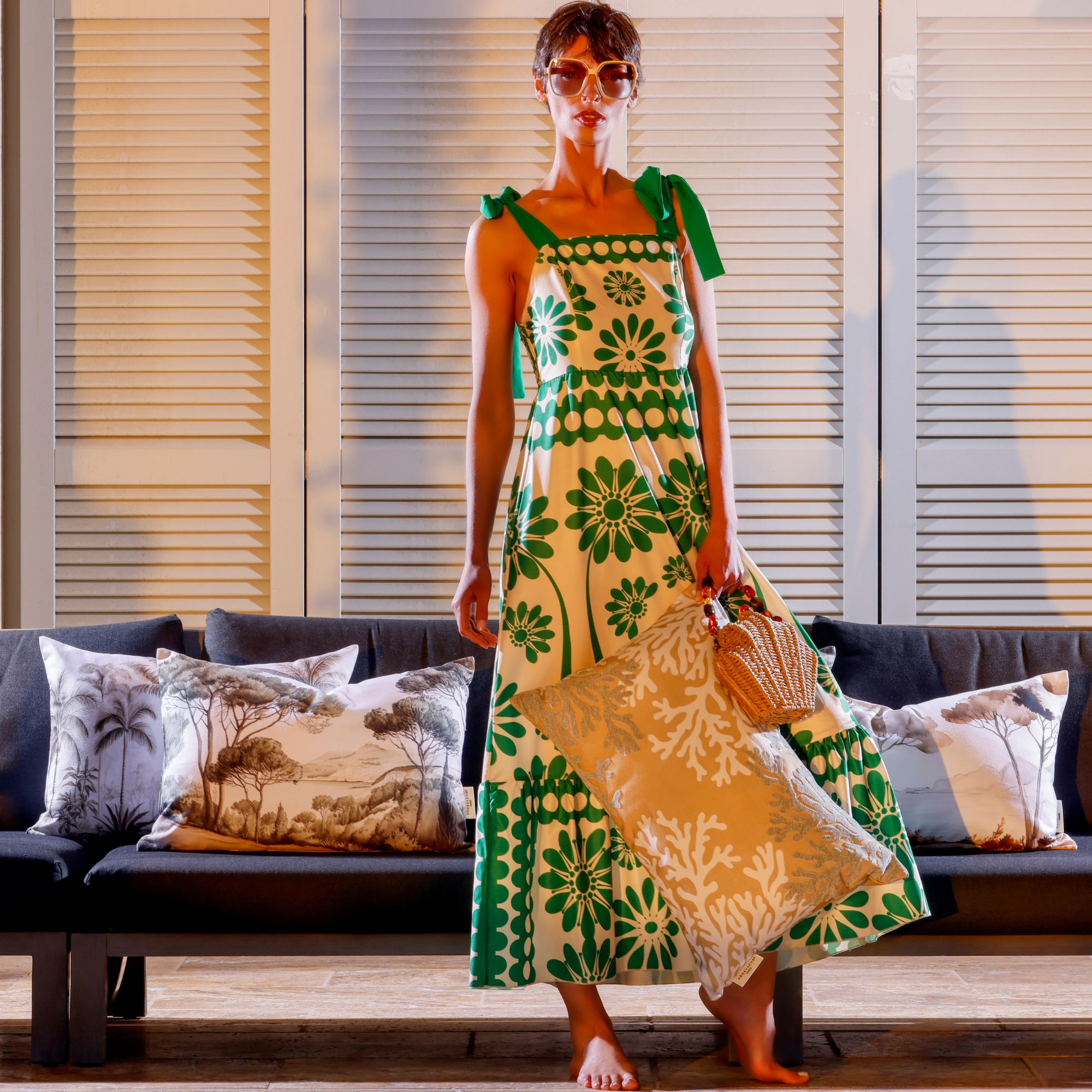 Coussin extérieur brodé Rika