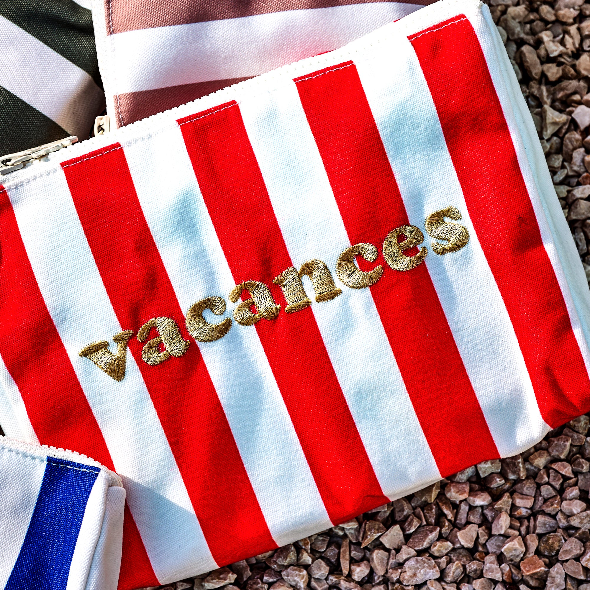 Pochette brodée Vacances