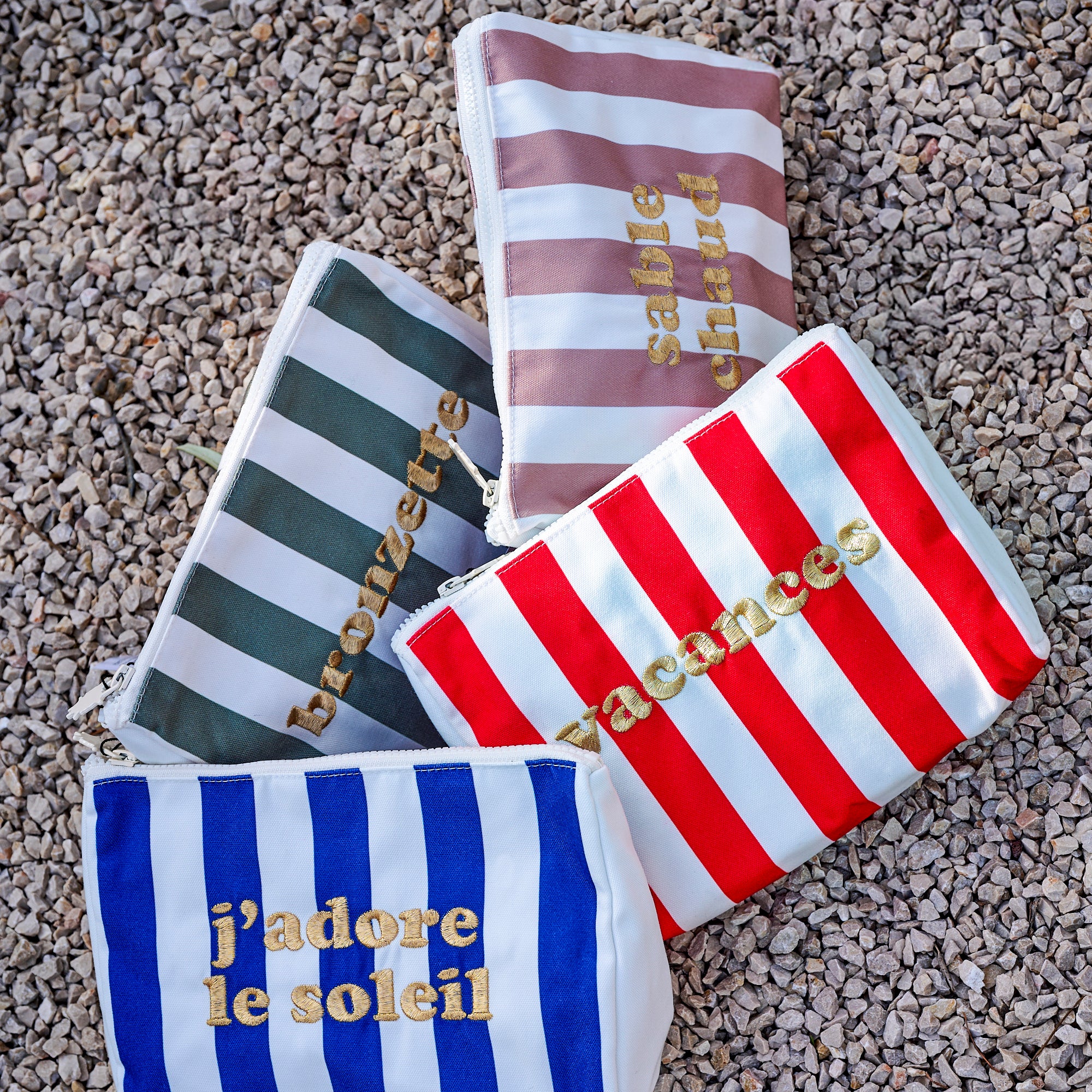 Pochette brodée Vacances