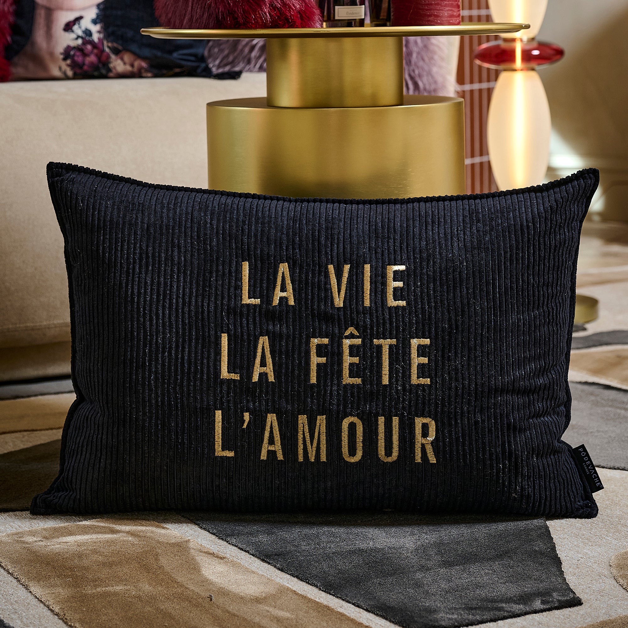 Coussin velours brodé Vie Fête Amour