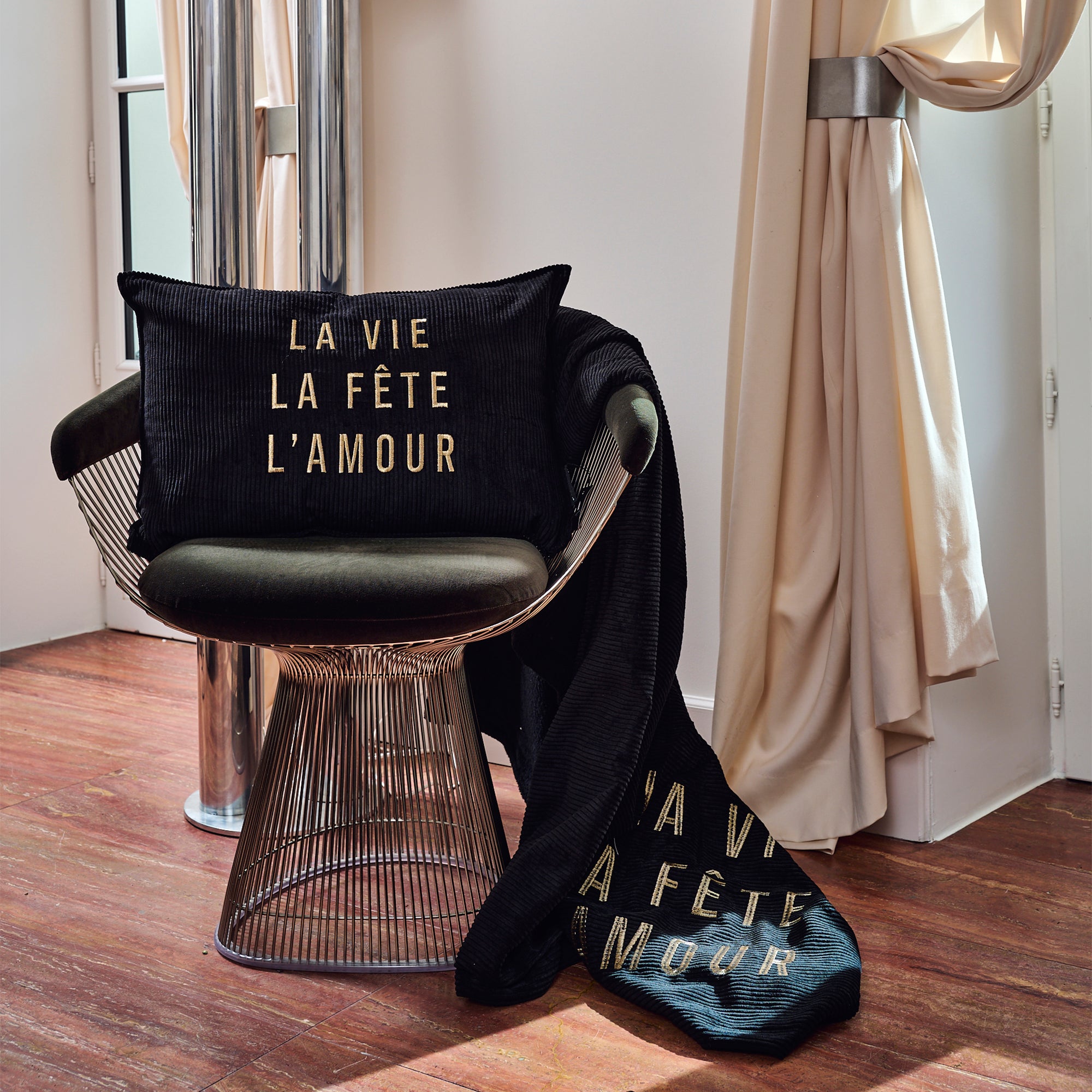 Plaid velours brodé Vie Fête Amour