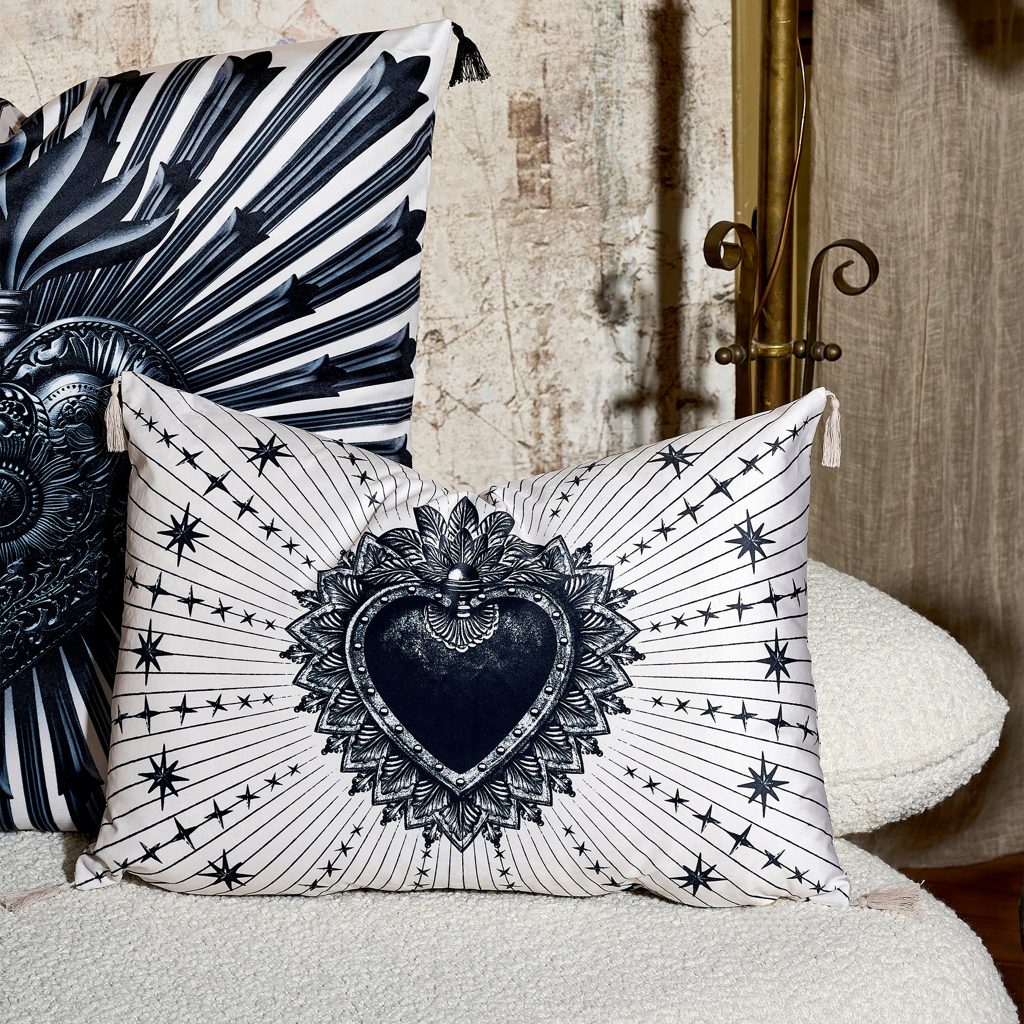 Coussin Velours Ex Voto Antium