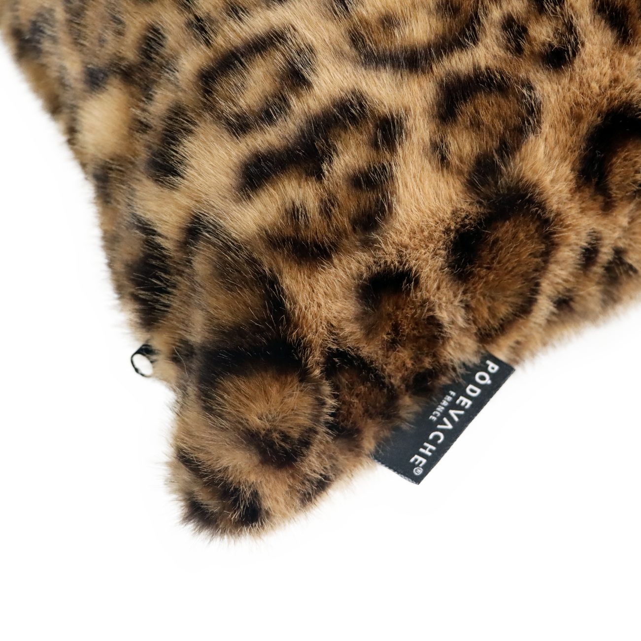 Coussin en fausse fourrure léopard