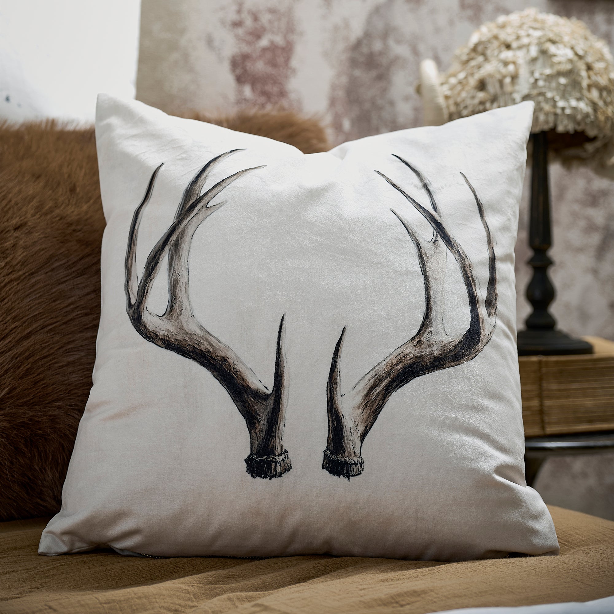 Elim velvet cushion