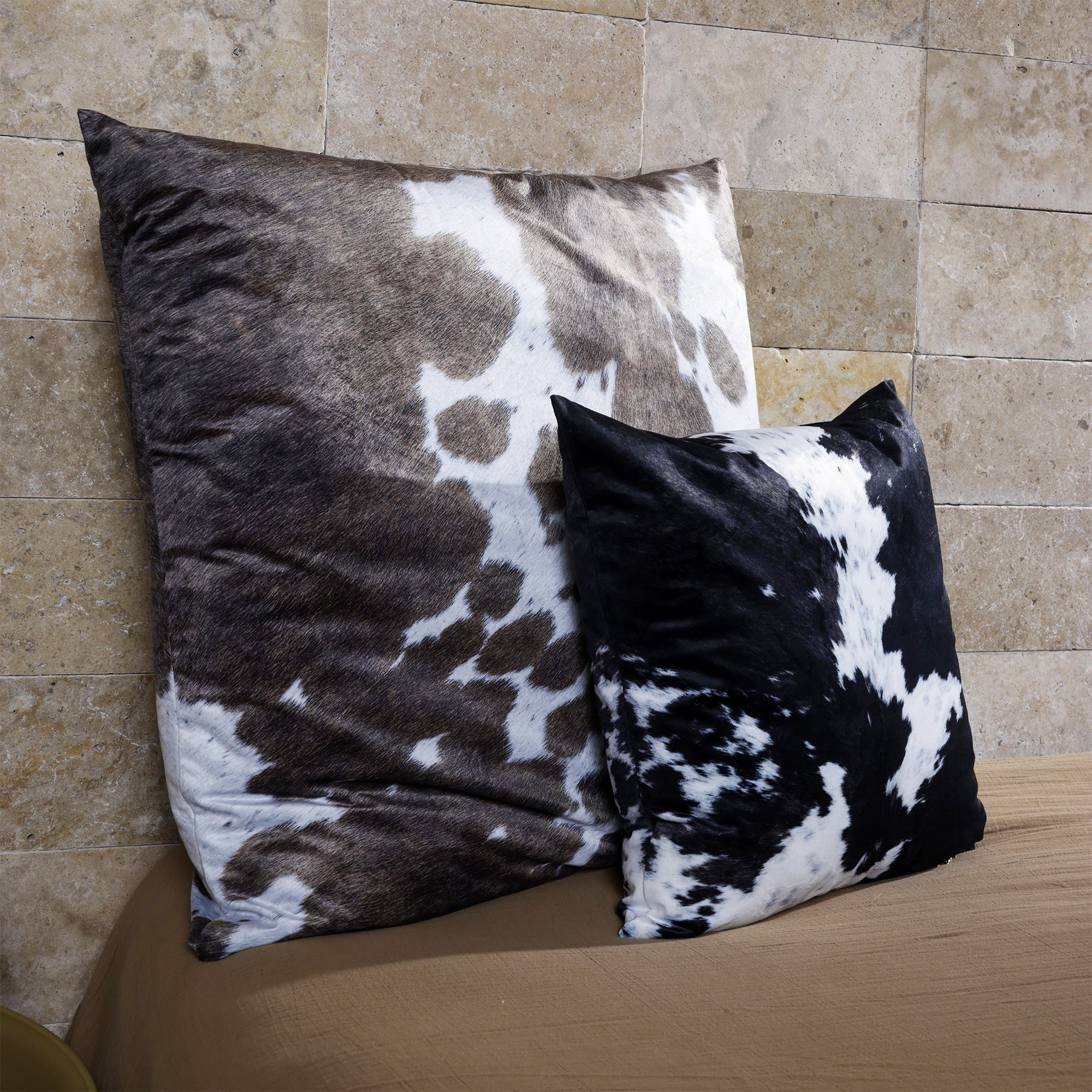 Coussin Velours Peau De Vache Gstaad