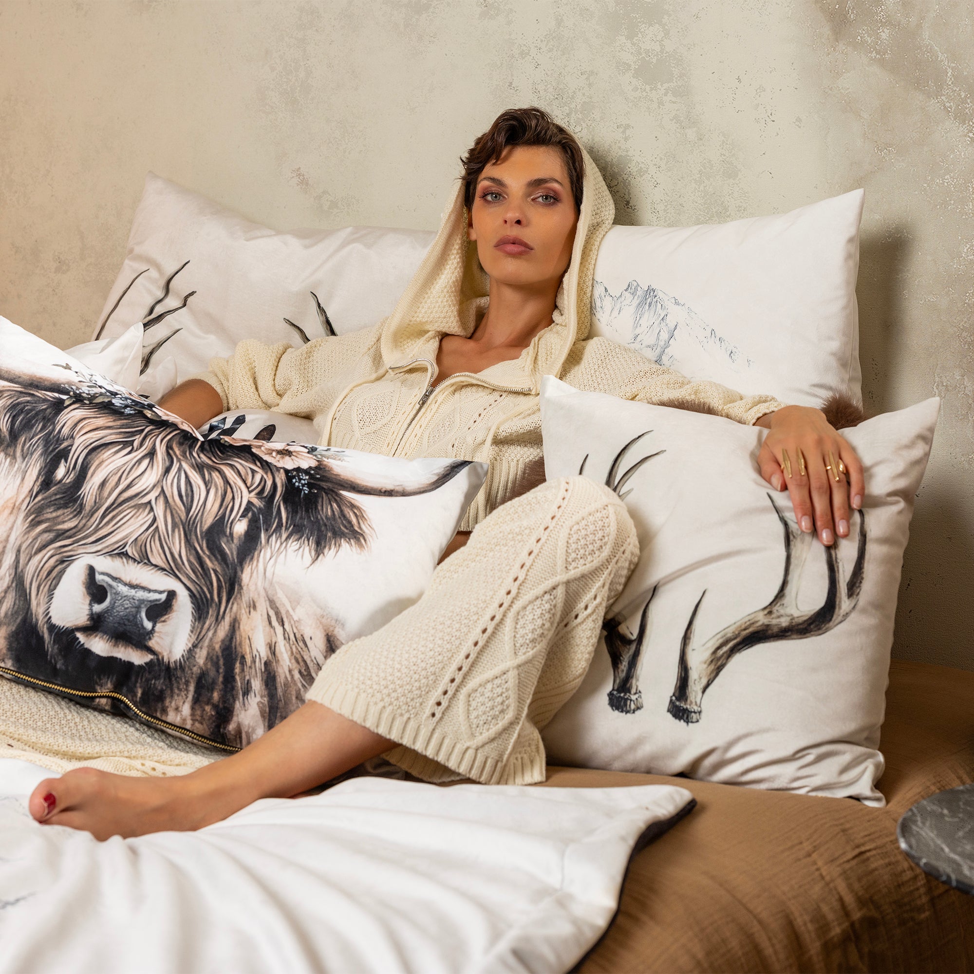 Pikes velvet cushion