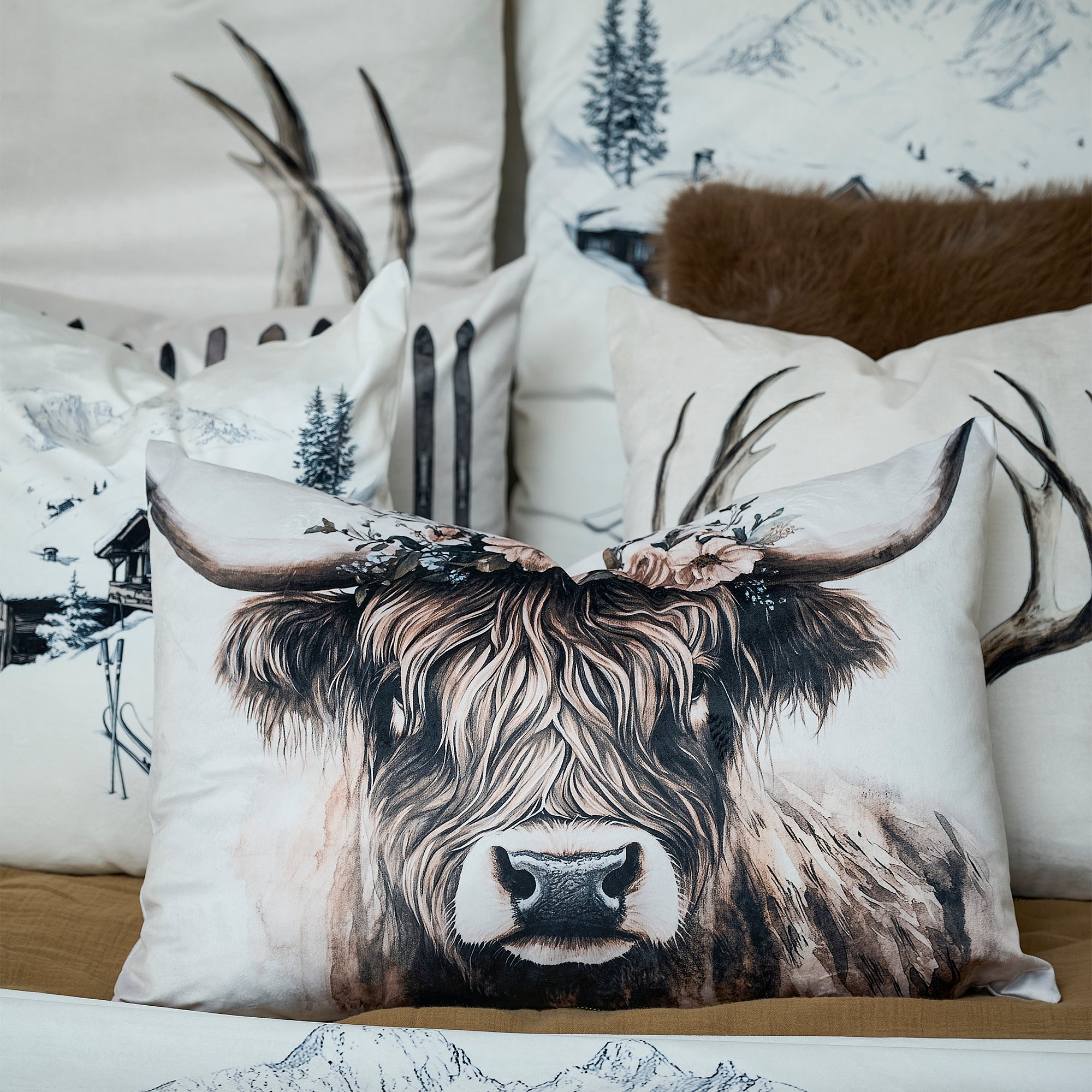 Pikes velvet cushion