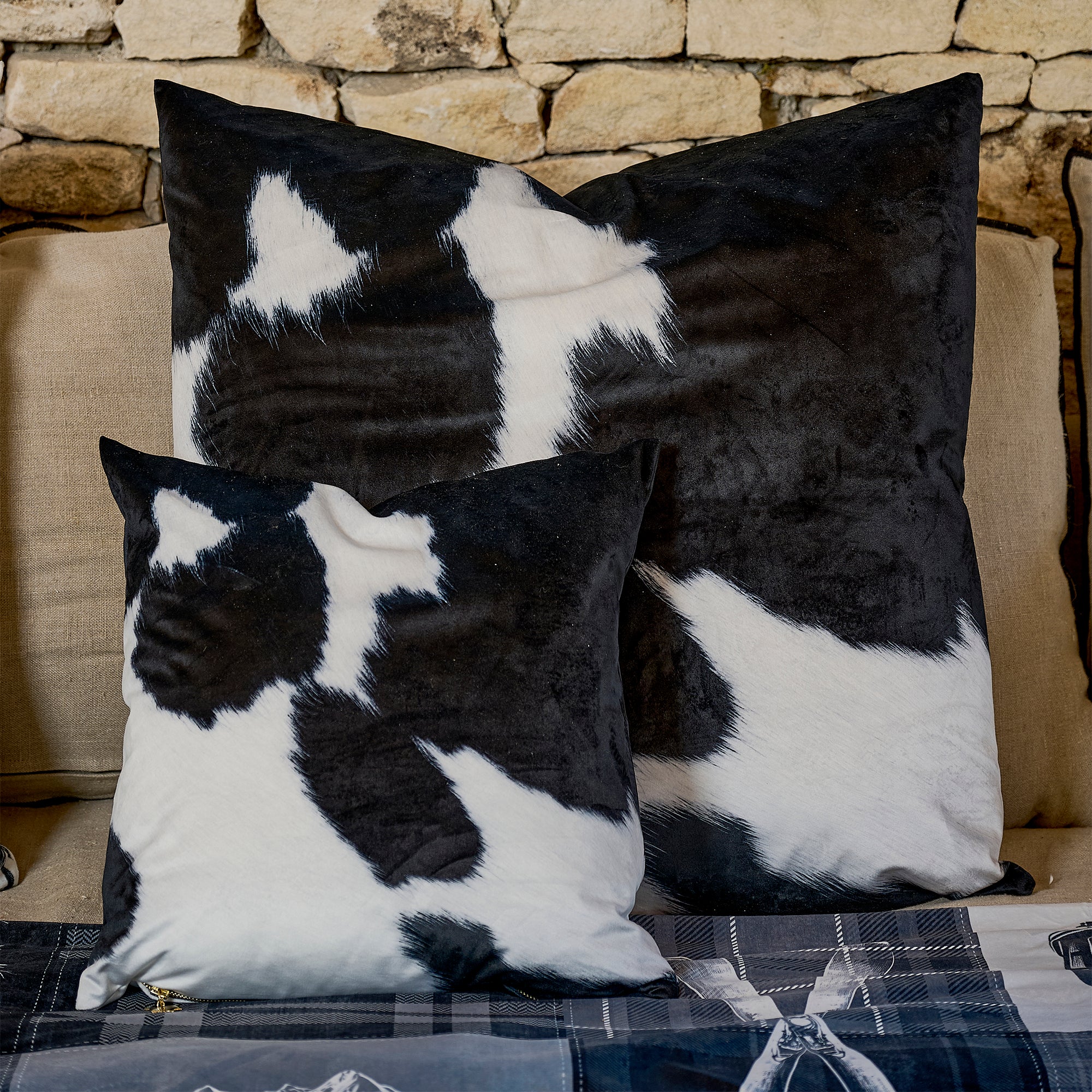 Elim velvet cushion
