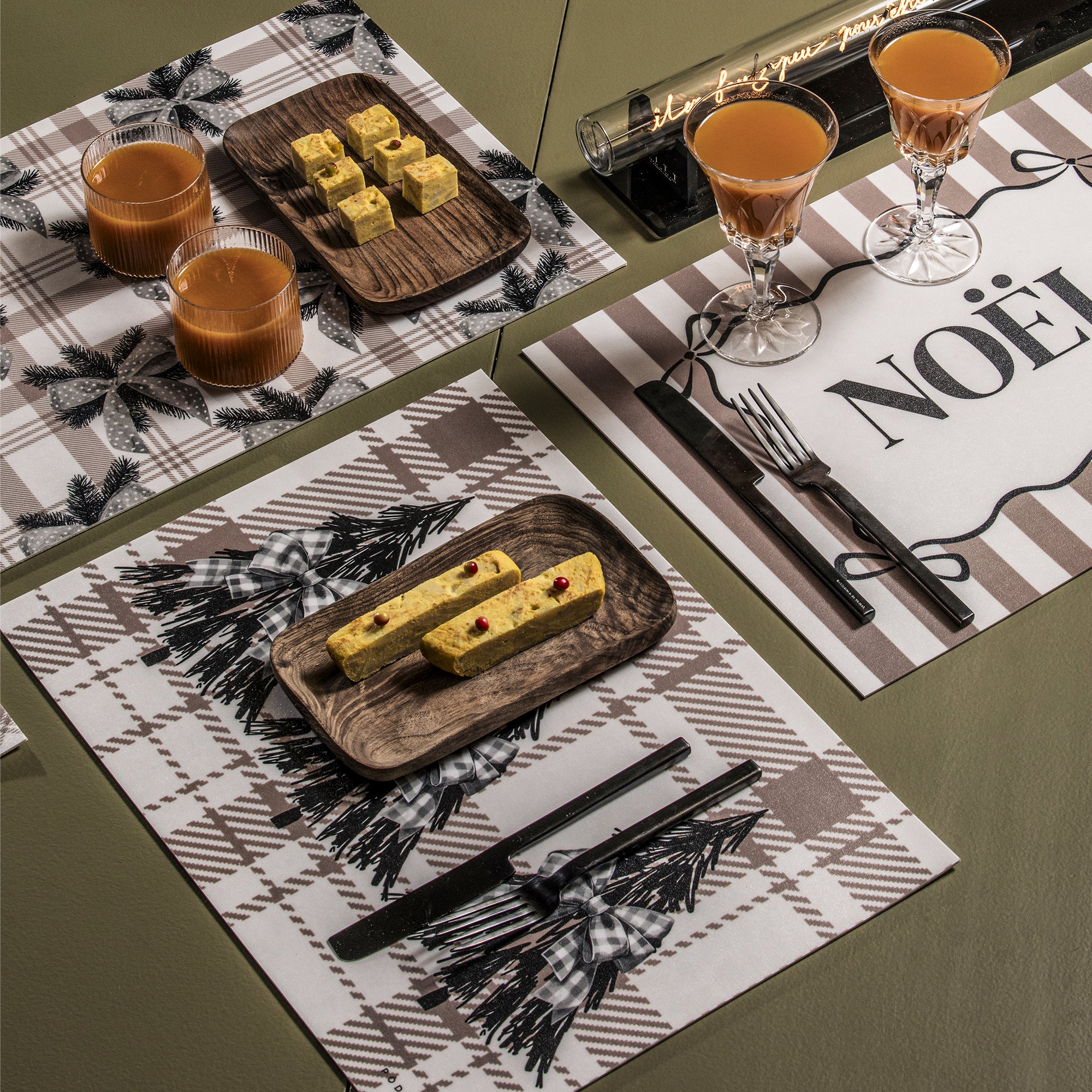 Set De Table Vinyle Noël Beige Sapins Tartan