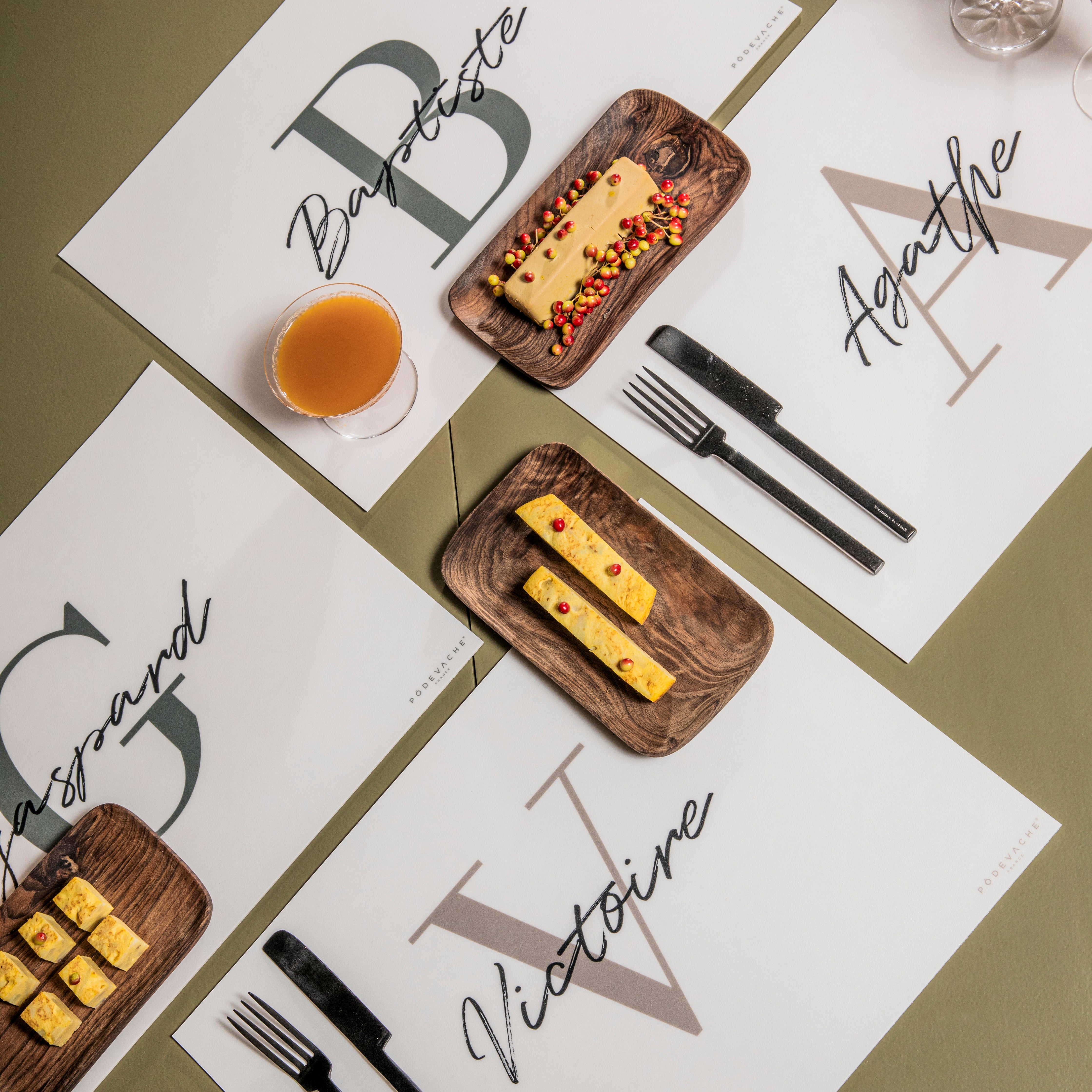 Set de table vinyle personnalisé Initiale Beige