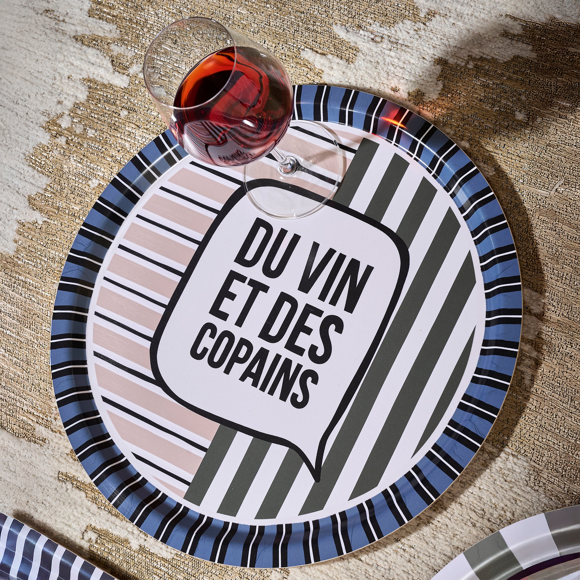 Plateau en bois rond Vin et Copains