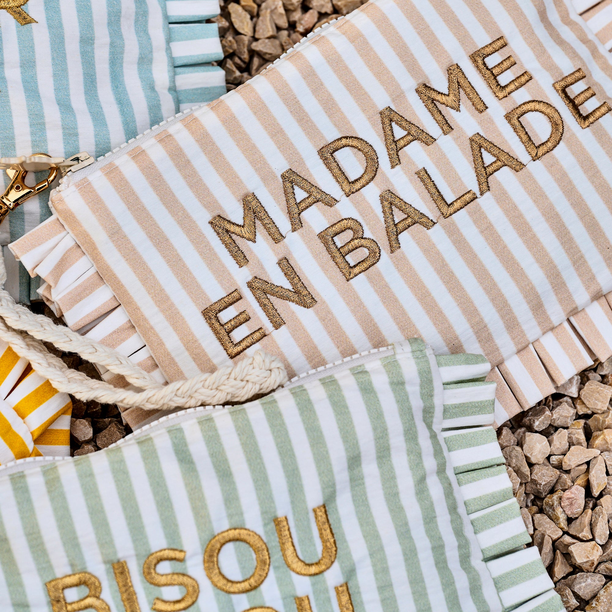 Pochette froufrou brodée Mme en Balade