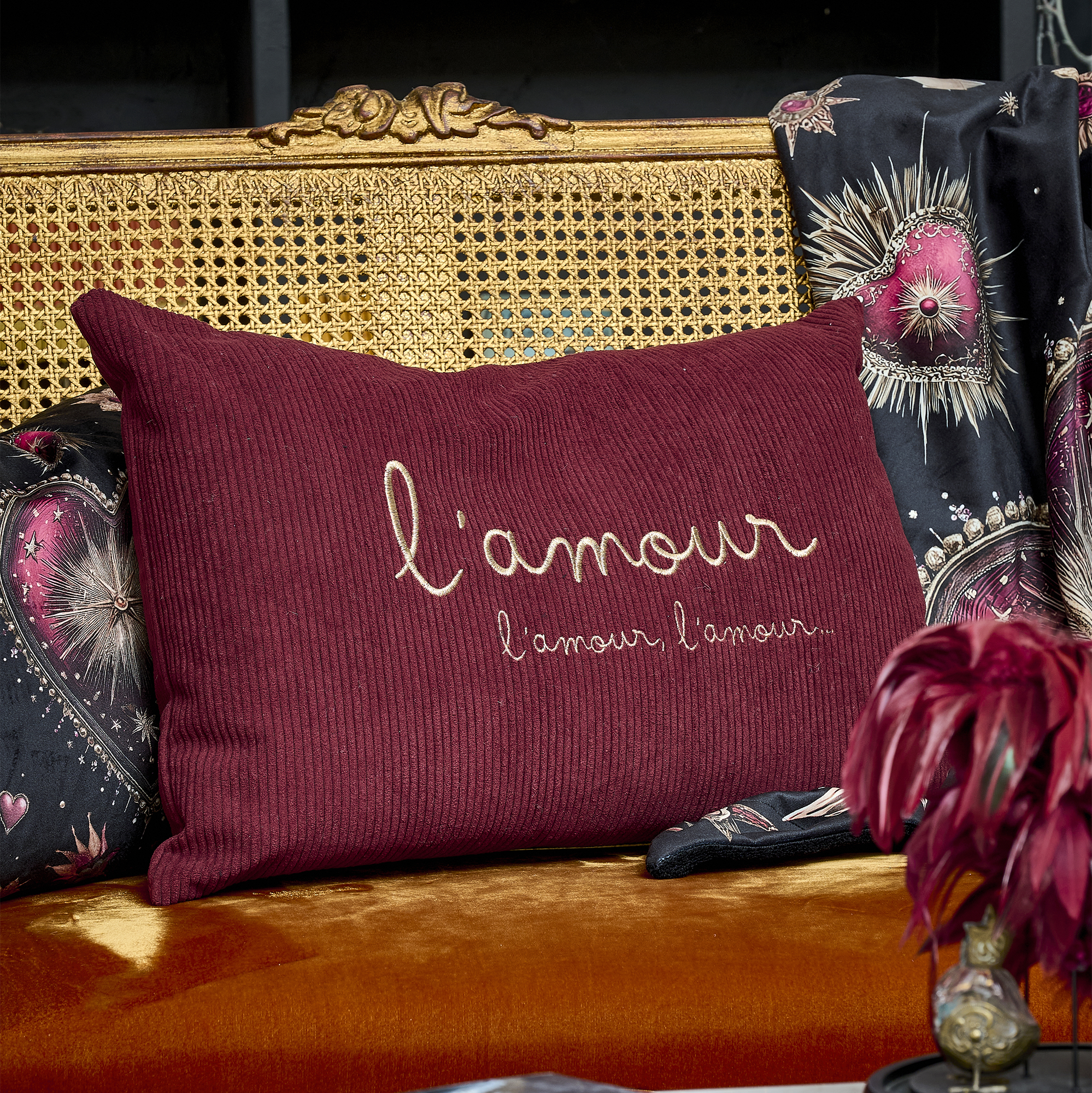 Coussin velours brodé Amor Amor Amor