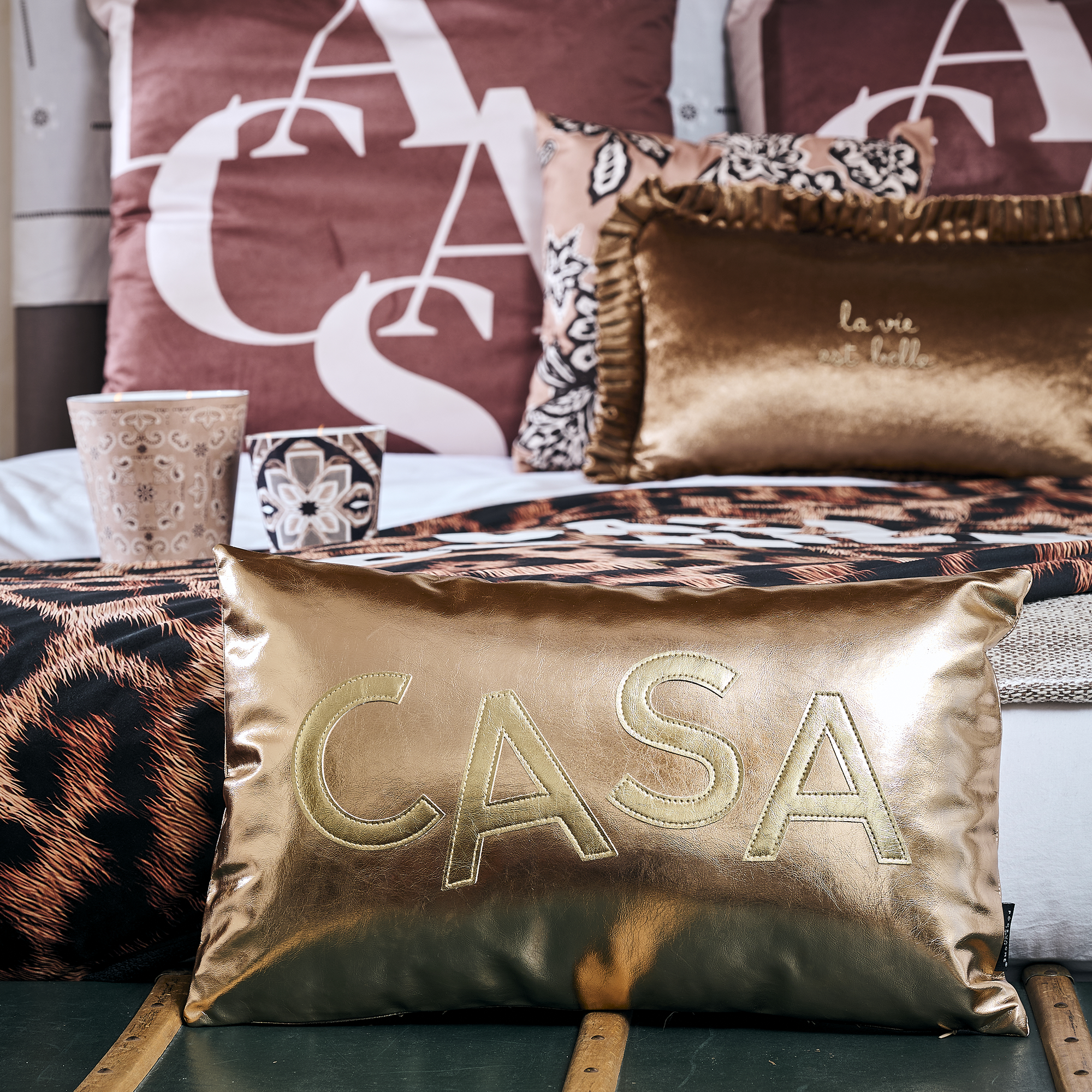 Coussin en simili cuir irisé Ibarra