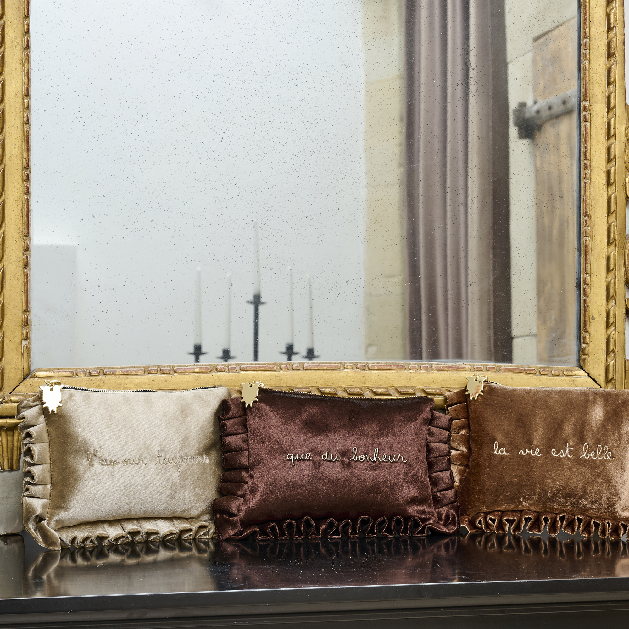 Pochette velours satiné brodé San Cristobal