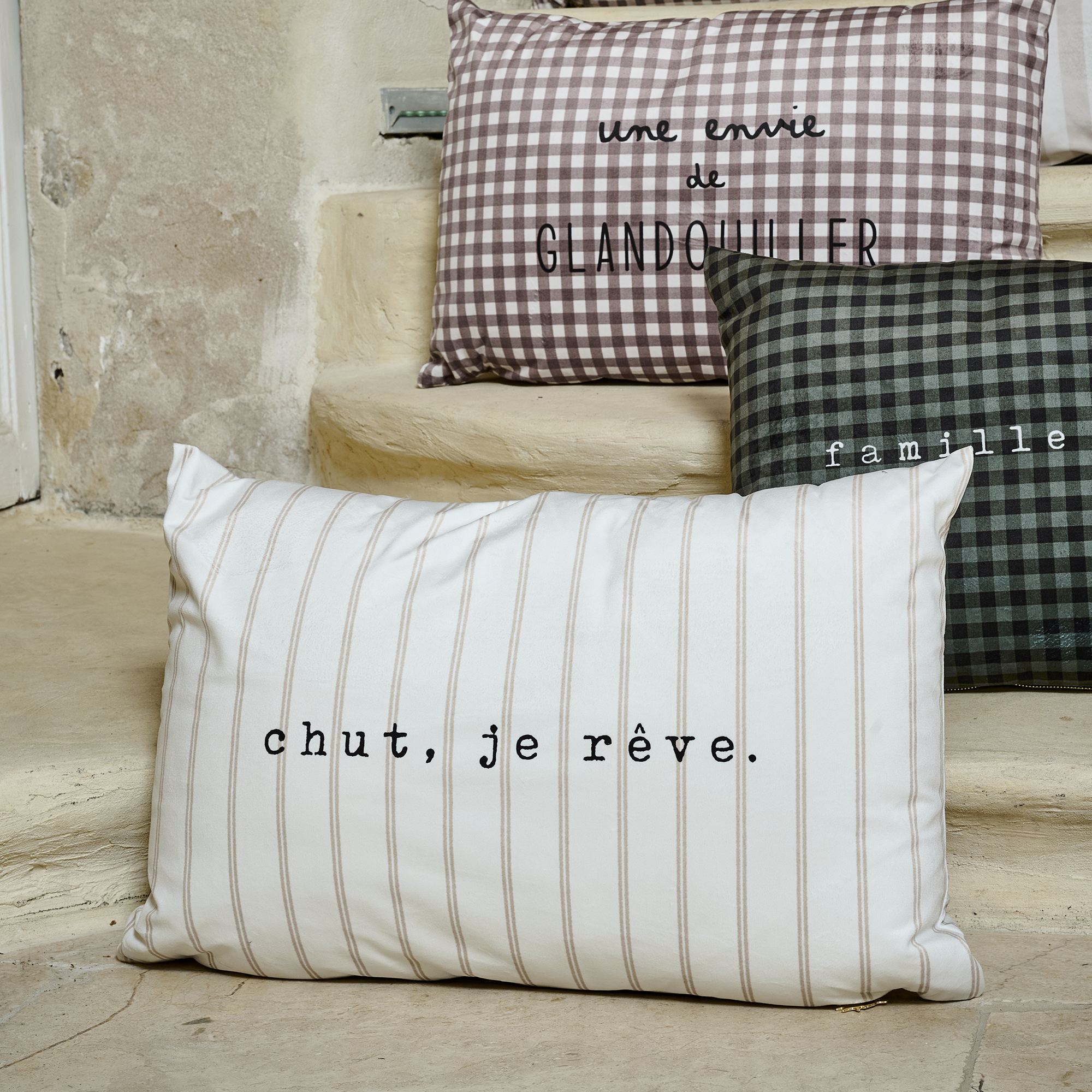 Coussin velours Chut Je Rêve