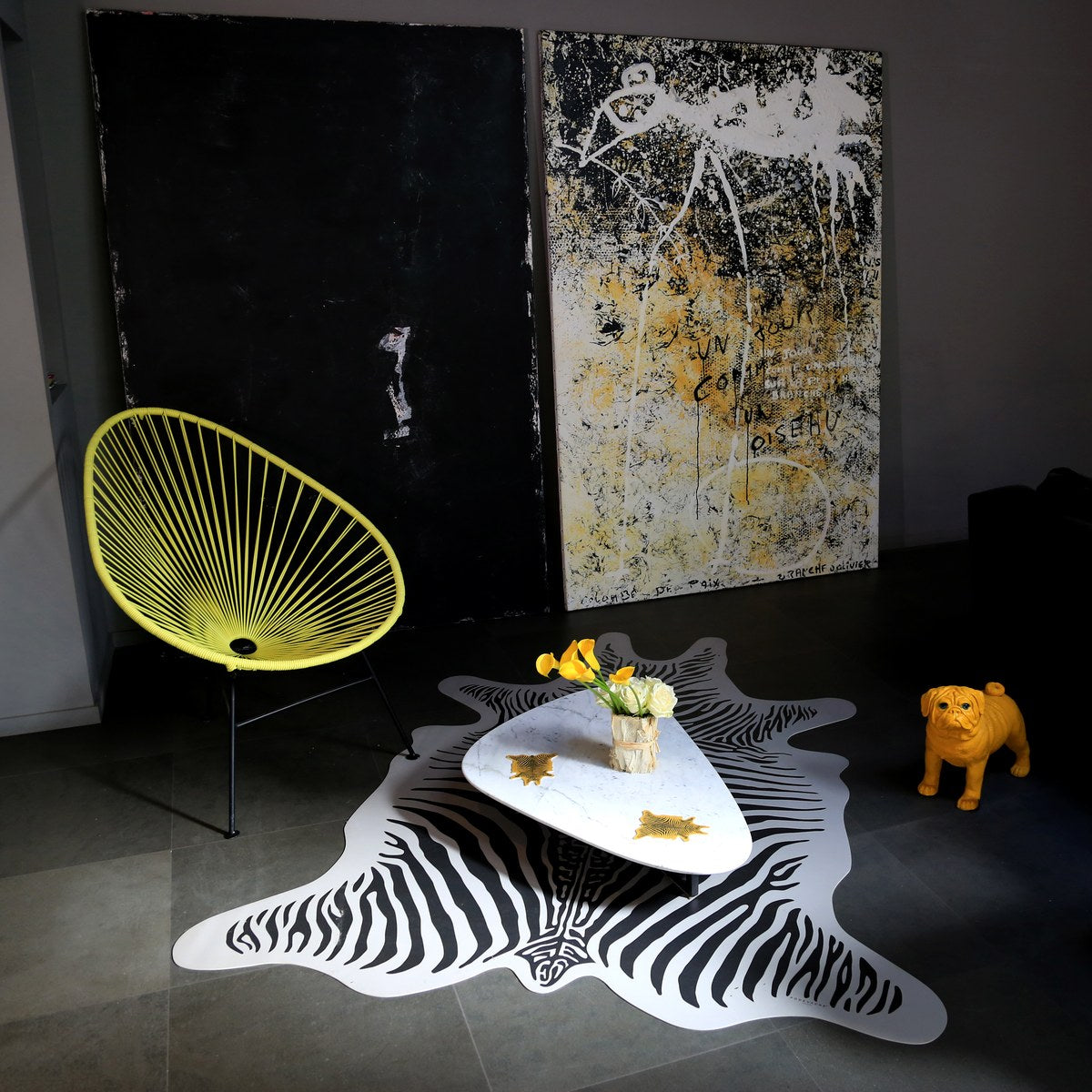 Tapis vinyle peau de zèbre Pôdevache dans un salon