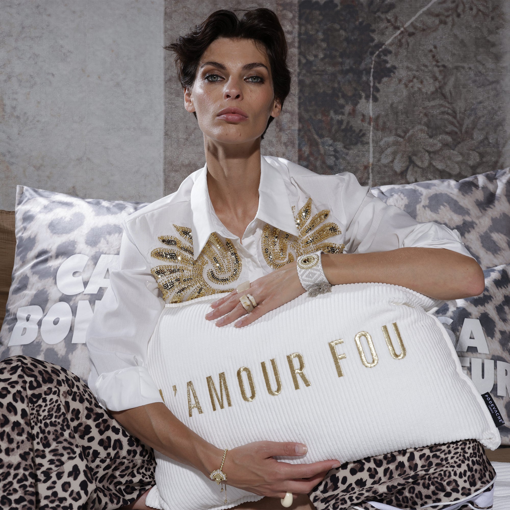 Coussin velours brodé Amour Fou