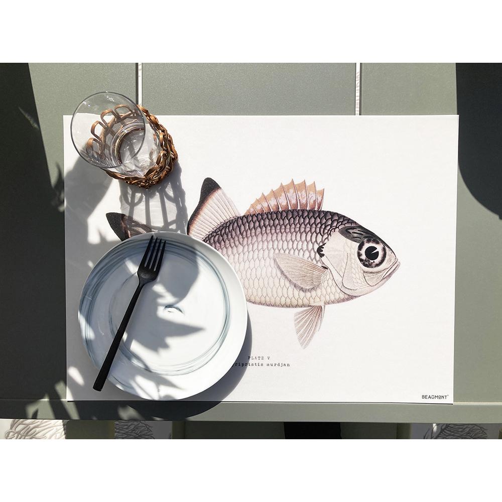 L'imprimé poisson de ce set de table aux couleurs rétro donnera un style tendance à votre décoration de table !