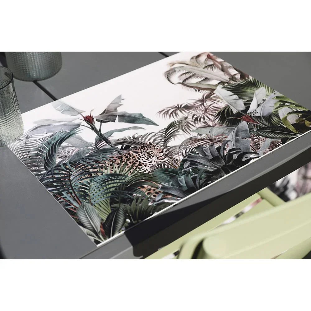 Ce set de table un guépard dans la jungle donnera une touche sauvage à votre décoration de table ! Avec ses couleurs élégantes il se mariera parfaitement avec votre déco !