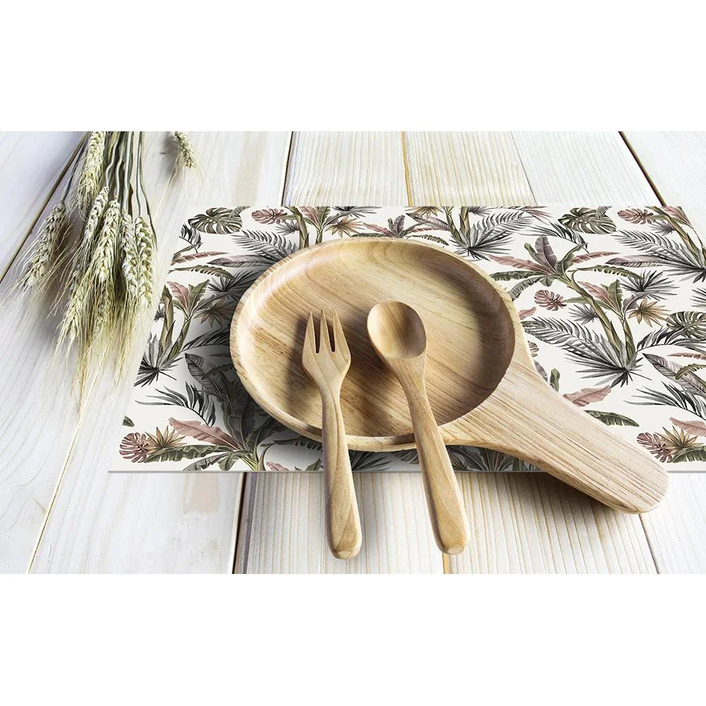 Ce motif avec des palmiers et feuilles dans des tons chaleureux et vintage donnera un air nature à votre décoration de table ! Vous serez vite charmé par ses couleurs élégantes qui ajouteront à votre table une touche chic et épurée.