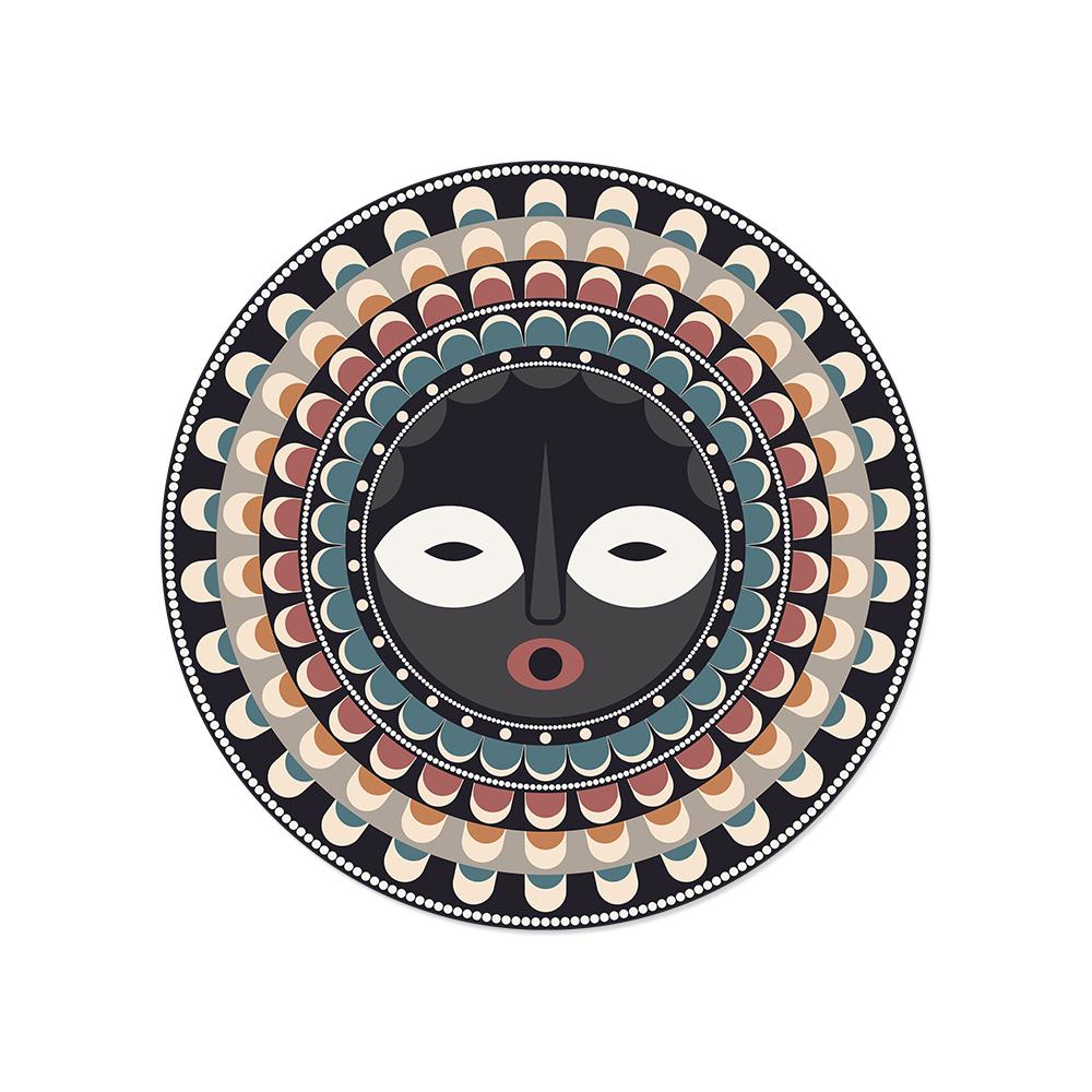 Laissez-vous séduire par le motif masque africain coloré de ce set de table rond au format ? 38cm en vinyle imprimé.