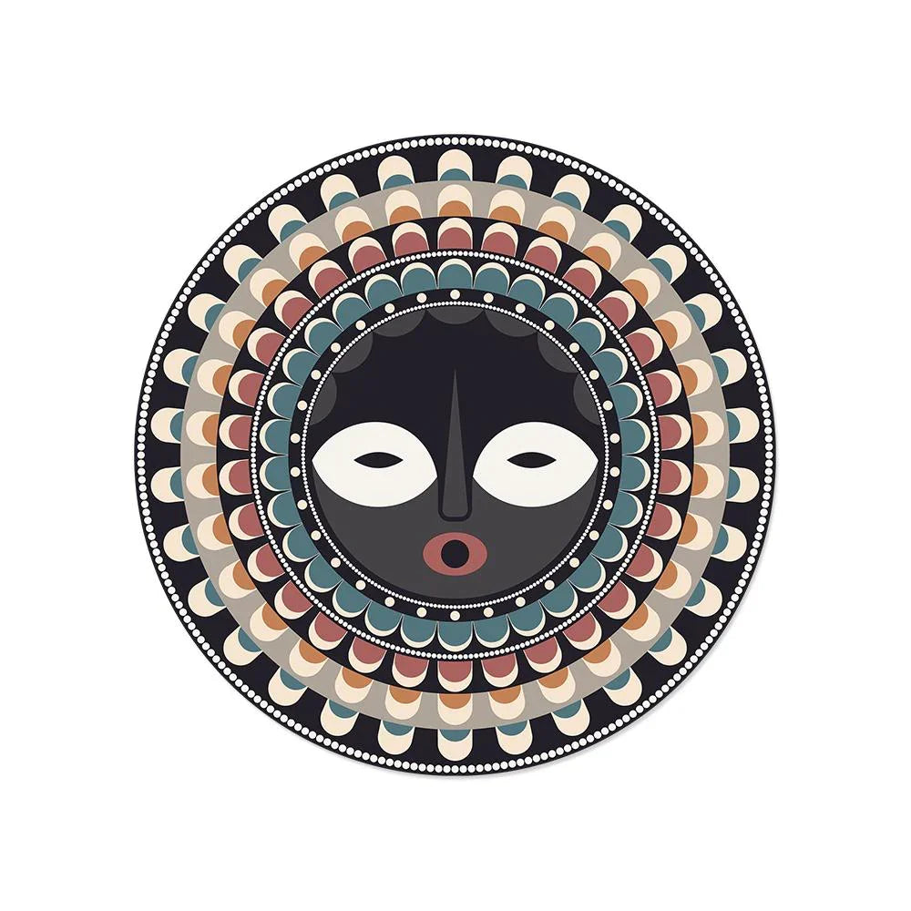 Laissez-vous séduire par le motif masque africain coloré de ce set de table rond au format ? 38cm en vinyle imprimé.