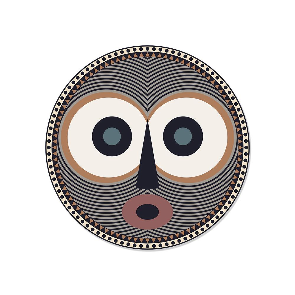 Craquez pour ce set de table de forme ronde avec son motif masque africain ! La forme ronde de ce set de table donnera du style à votre décoration de table !