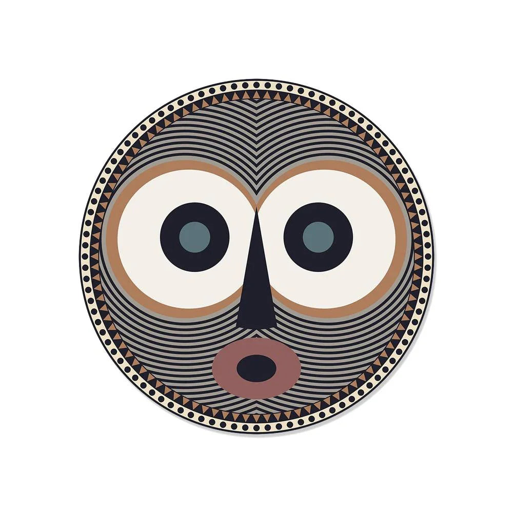 Craquez pour ce set de table de forme ronde avec son motif masque africain ! La forme ronde de ce set de table donnera du style à votre décoration de table !