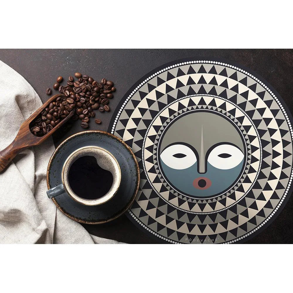 Craquez pour ce set de table de forme ronde avec son motif masque africain !