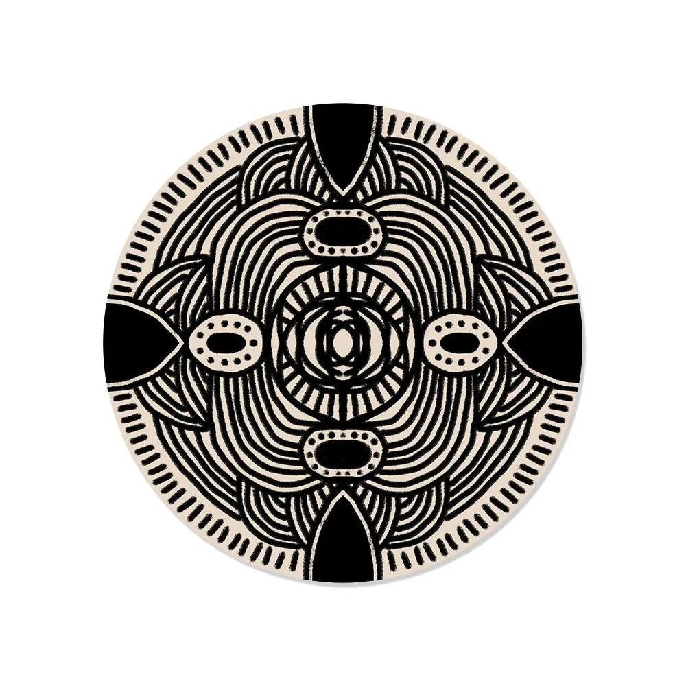 Laissez-vous séduire par ce set de table rond en vinyle imprimé aux formes géométriques ! Le set de table Sinaloa avec ses formes et ses couleurs noires et blanches vous transportera vers des tribus lointaines et apportera une touche sauvage à votre décoration de table !