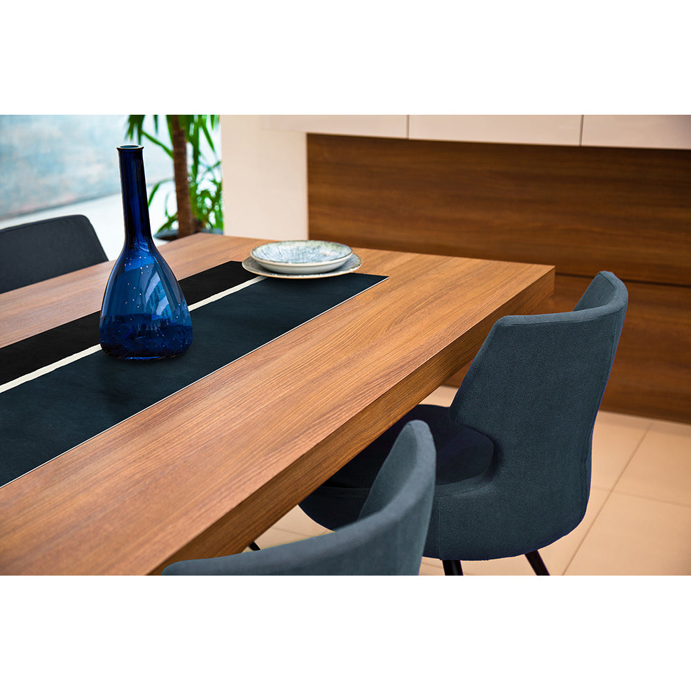 Luo vinyl table runner