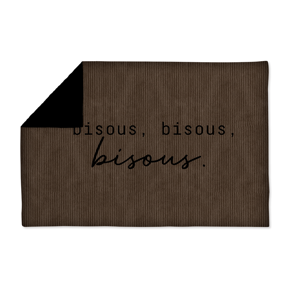 3 Bisous embroidered velvet blanket