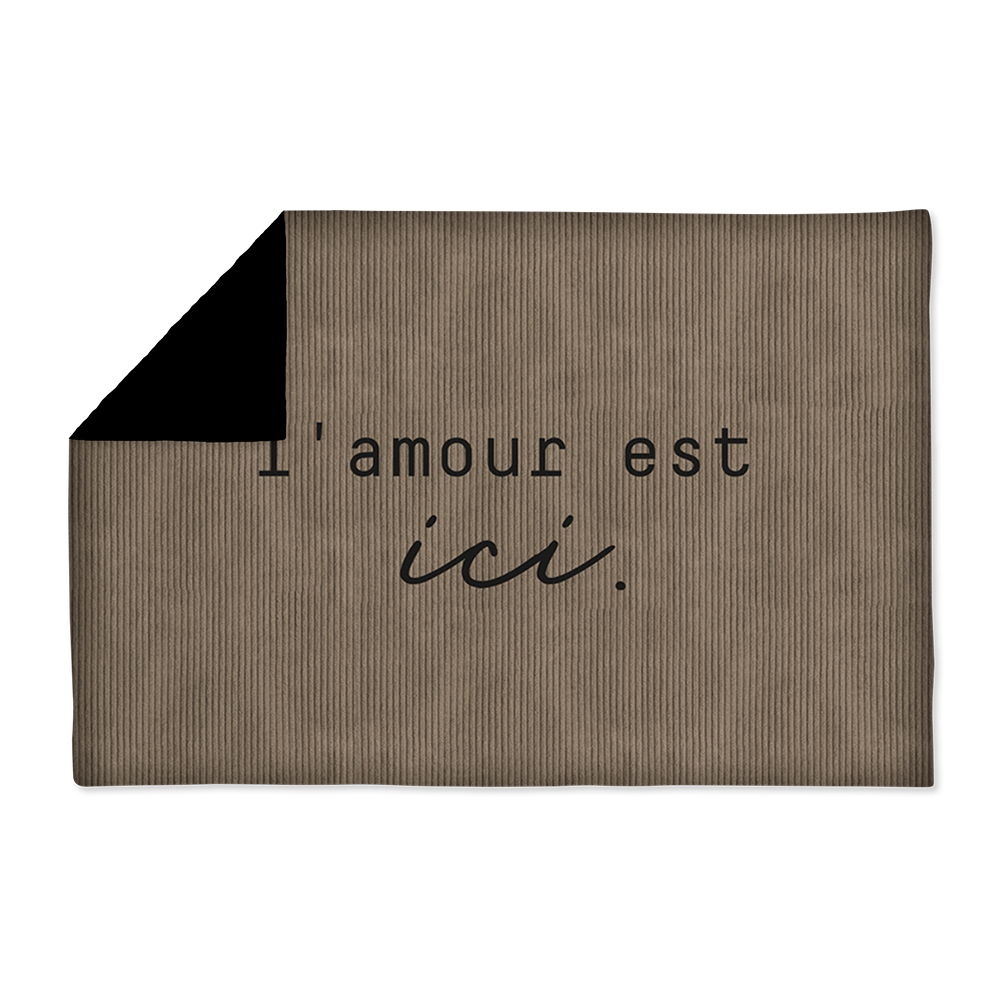 L'Amour est ici embroidered velvet throw