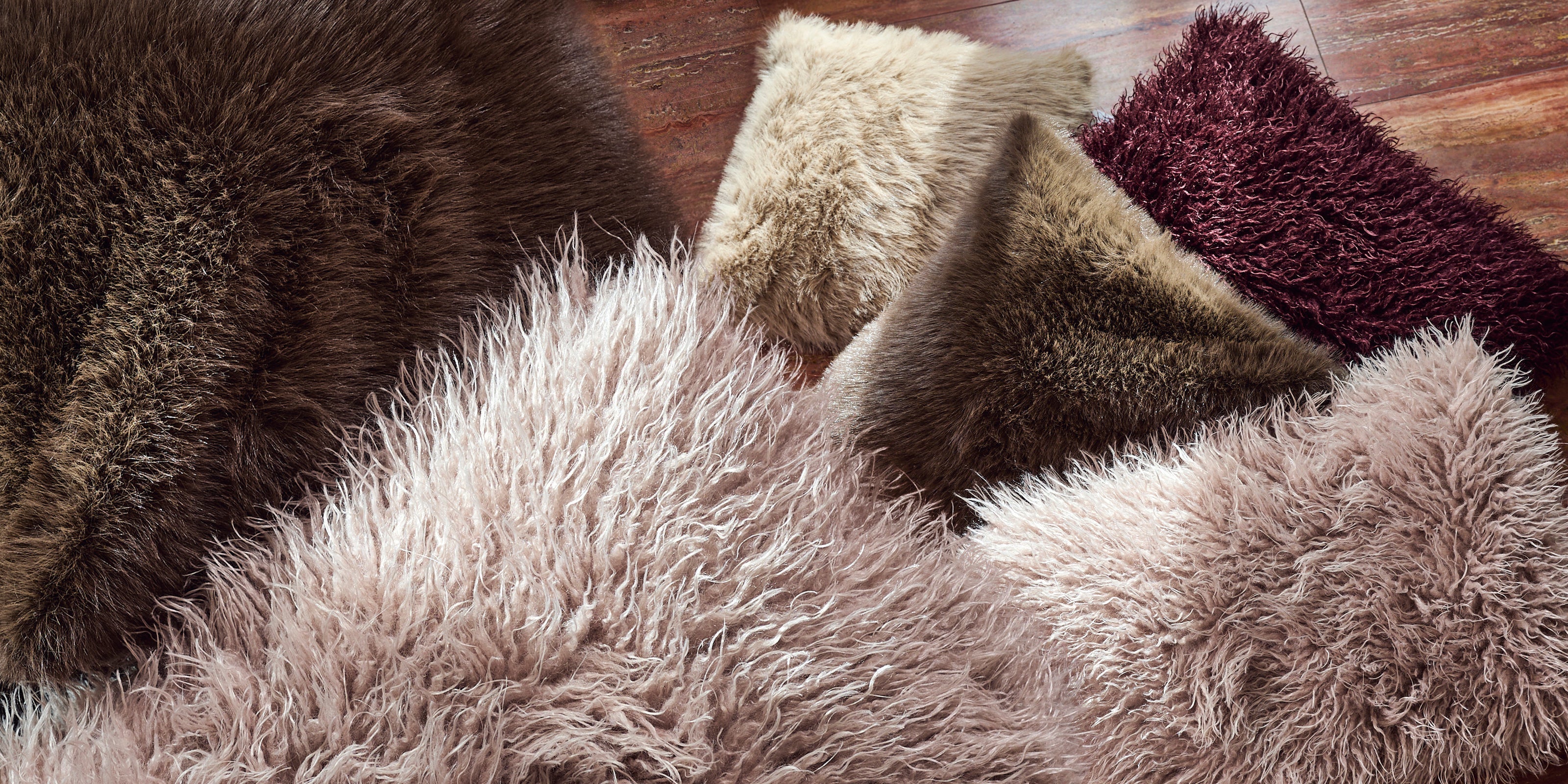 Coussins en fausse fourrure