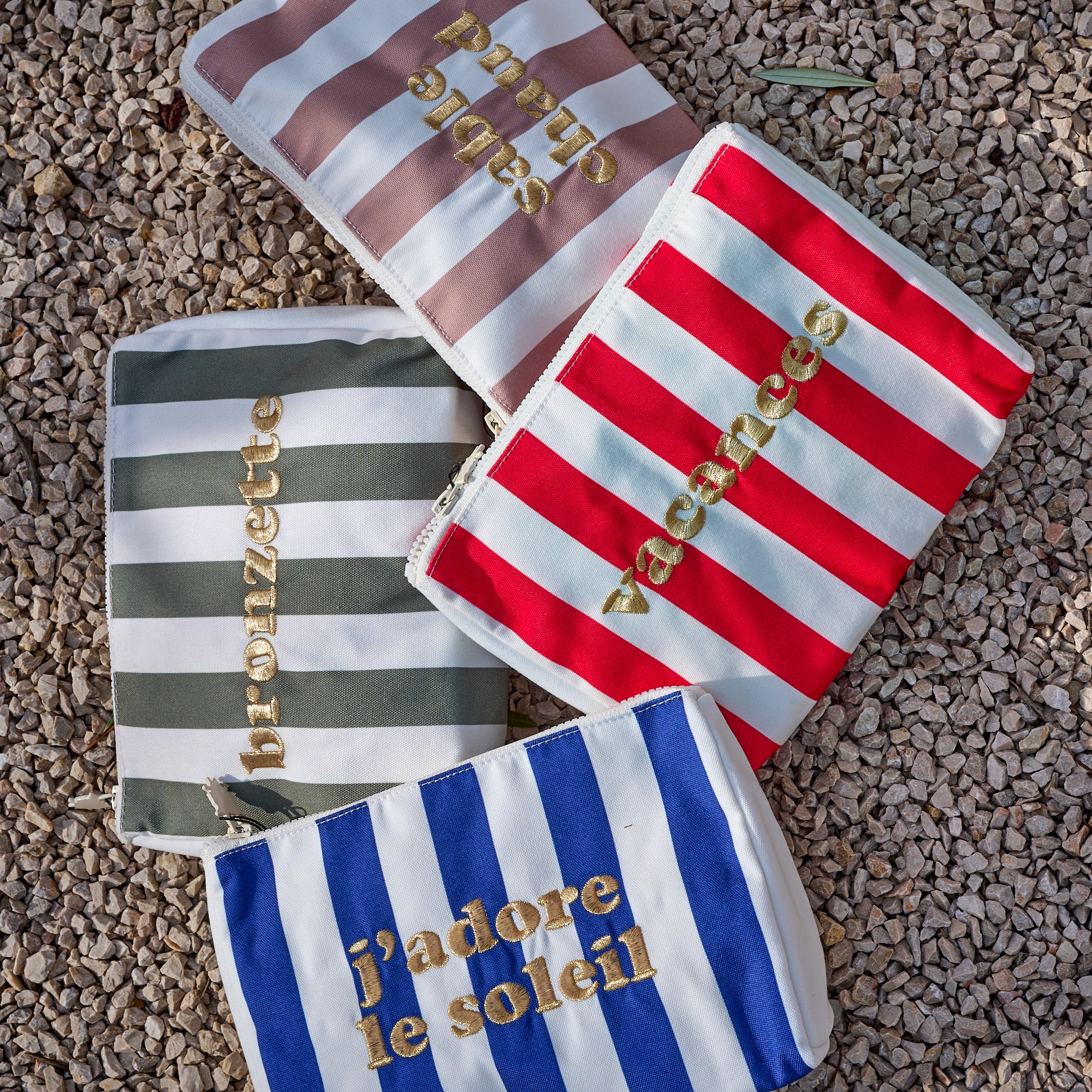 Pochette brodée J'adore le Soleil