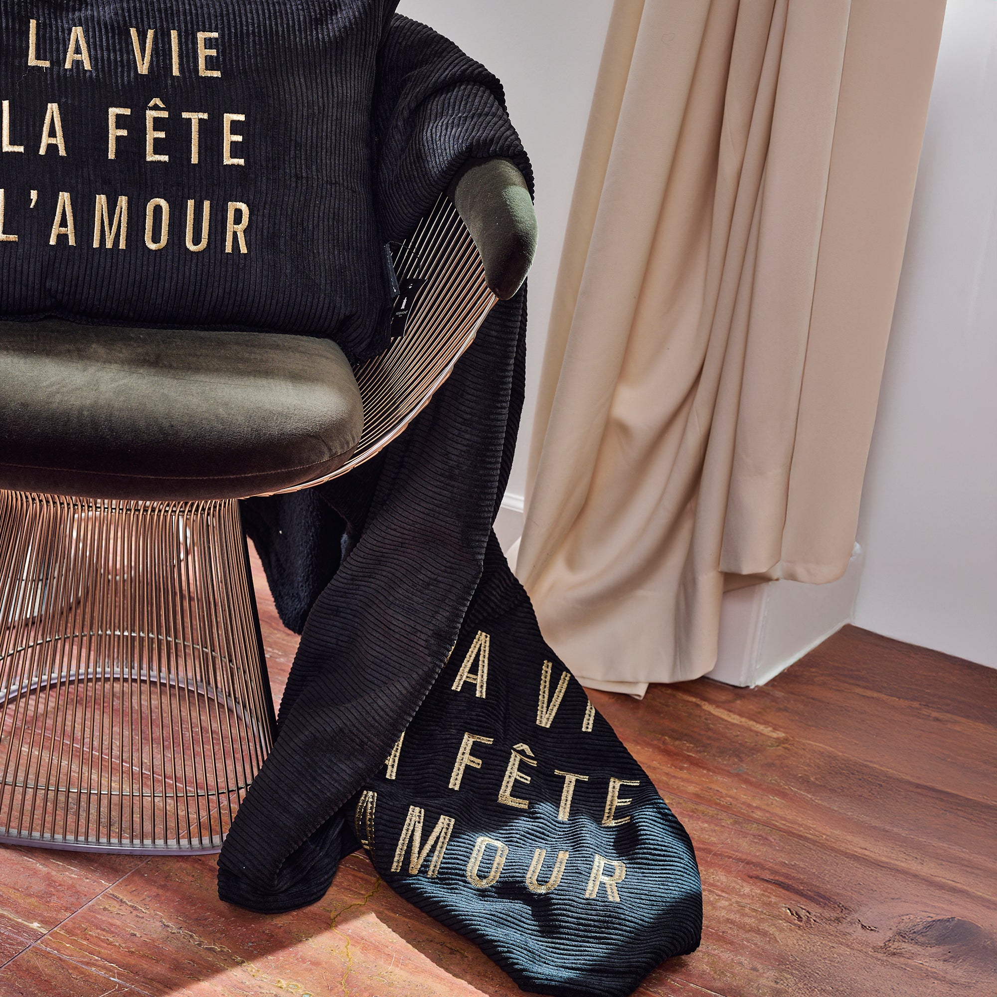 Plaid velours brodé Vie Fête Amour