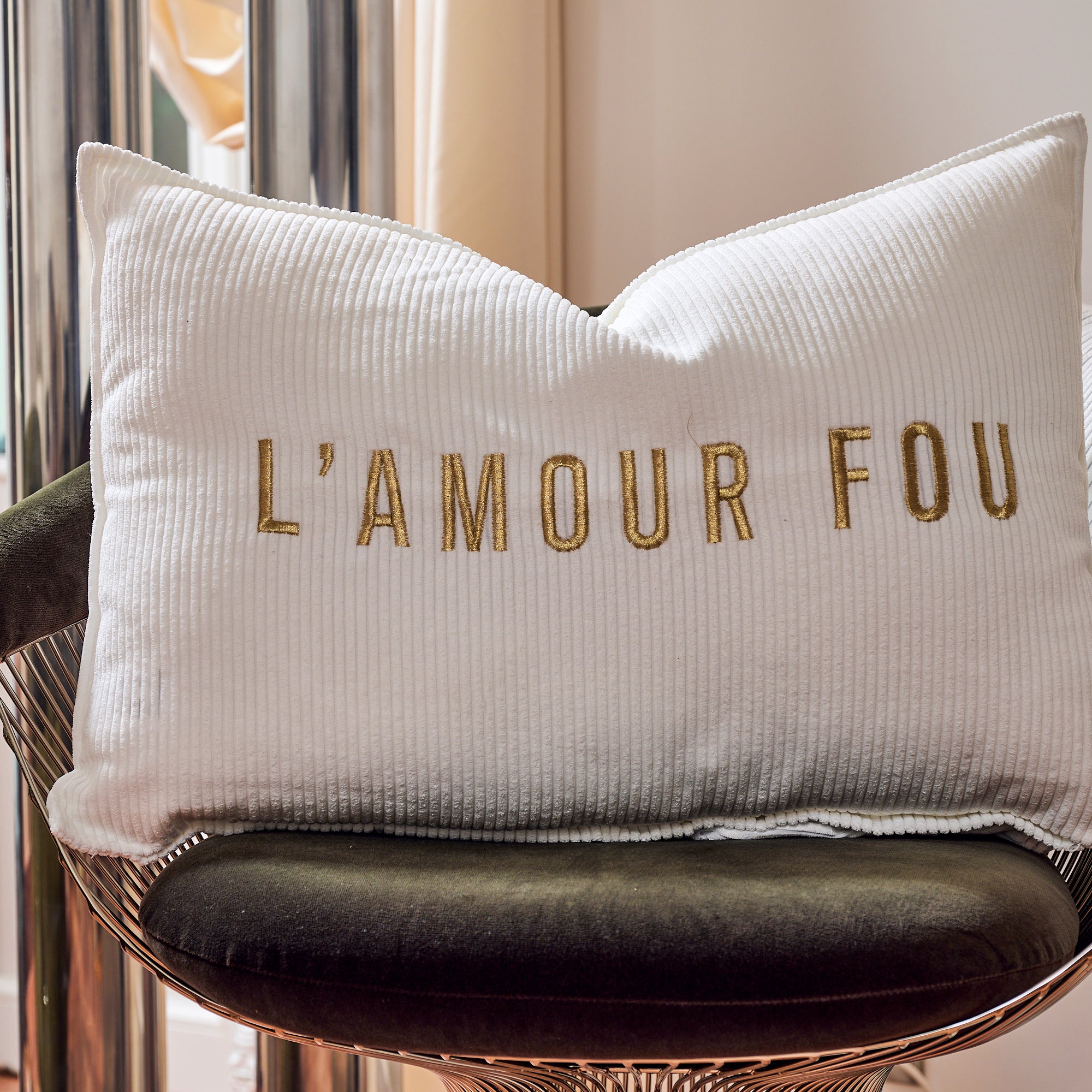 Coussin velours brodé Amour Fou