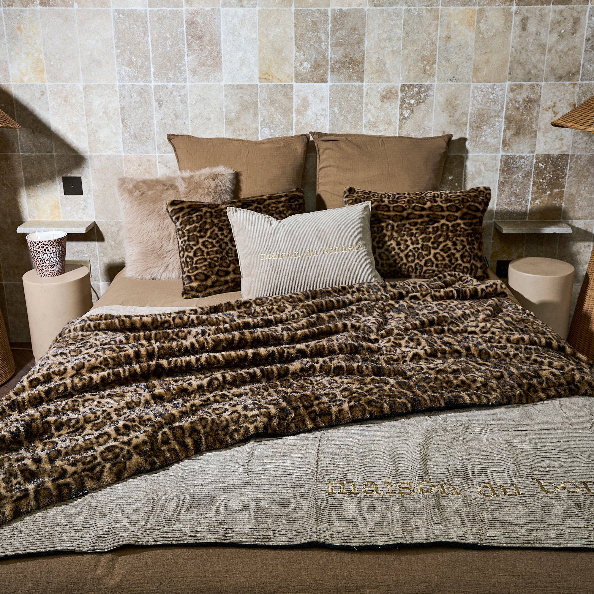 Coussin en fausse fourrure léopard