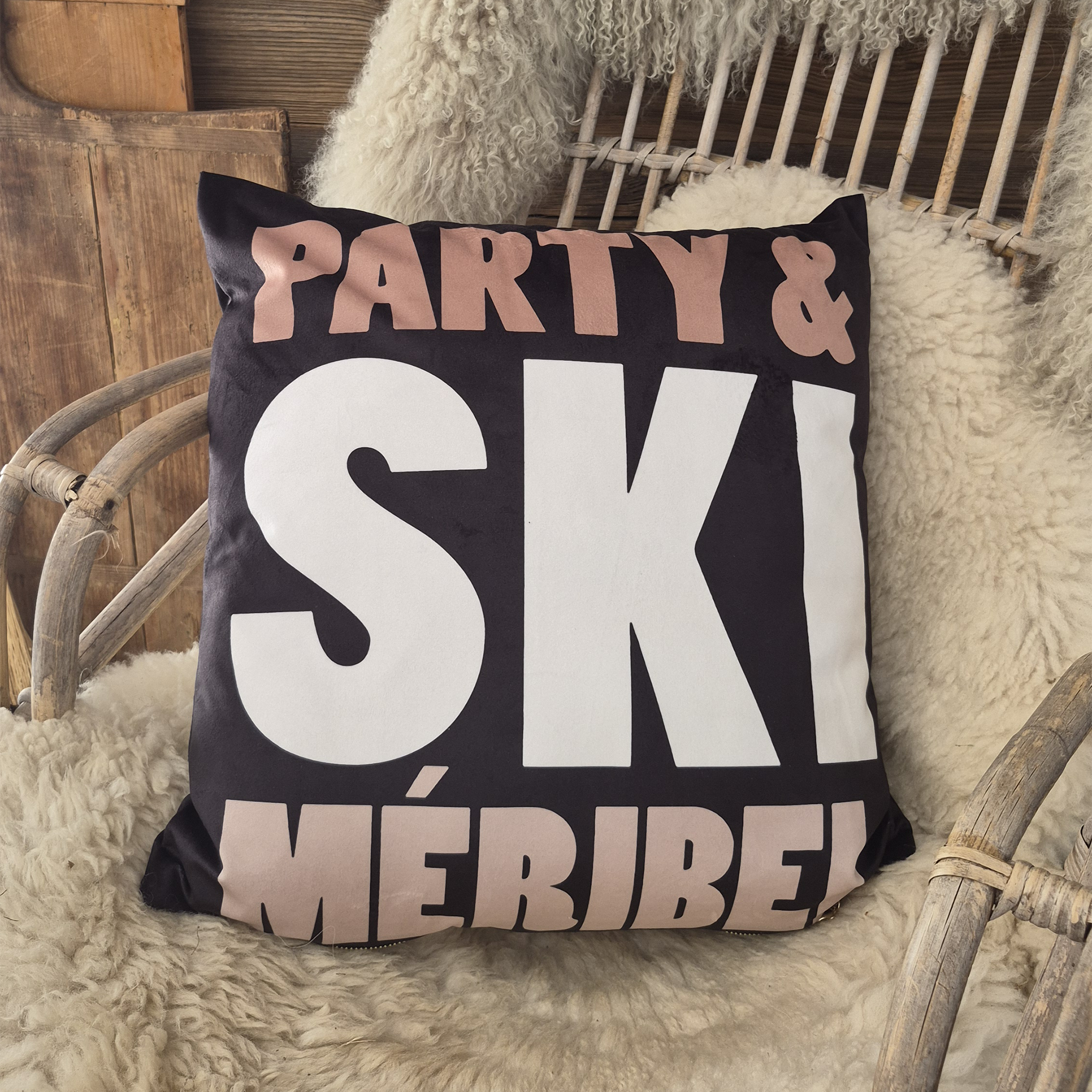 Coussin Velours Personnalisé Montagne Morzine Noir