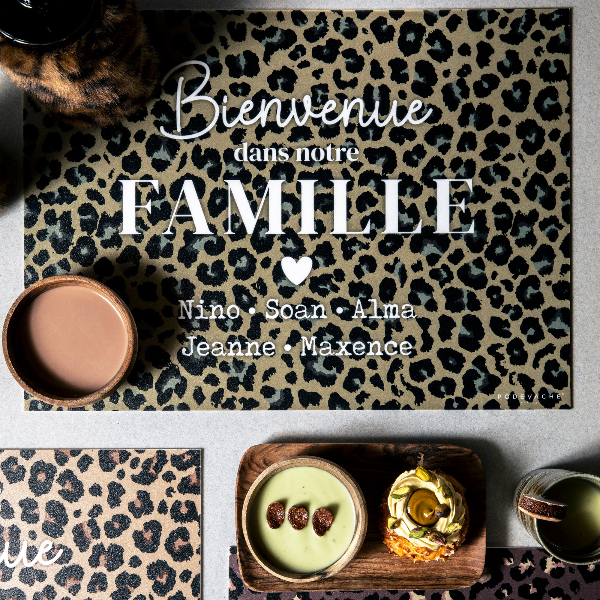 Set de table vinyle personnalisé Bienvenue Famille Taupe