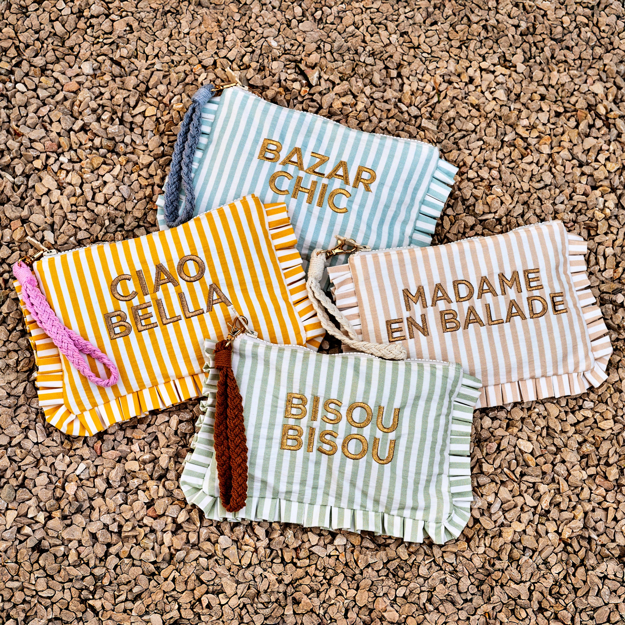 Pochette froufrou brodée Mme en Balade