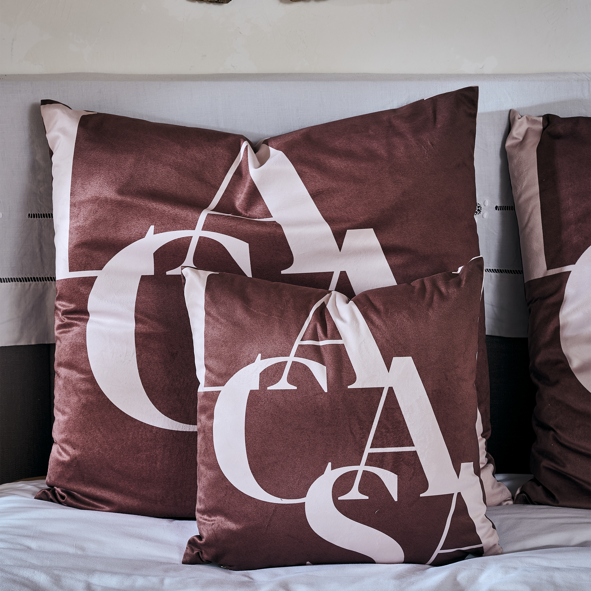 Coussin velours Sancta Casa