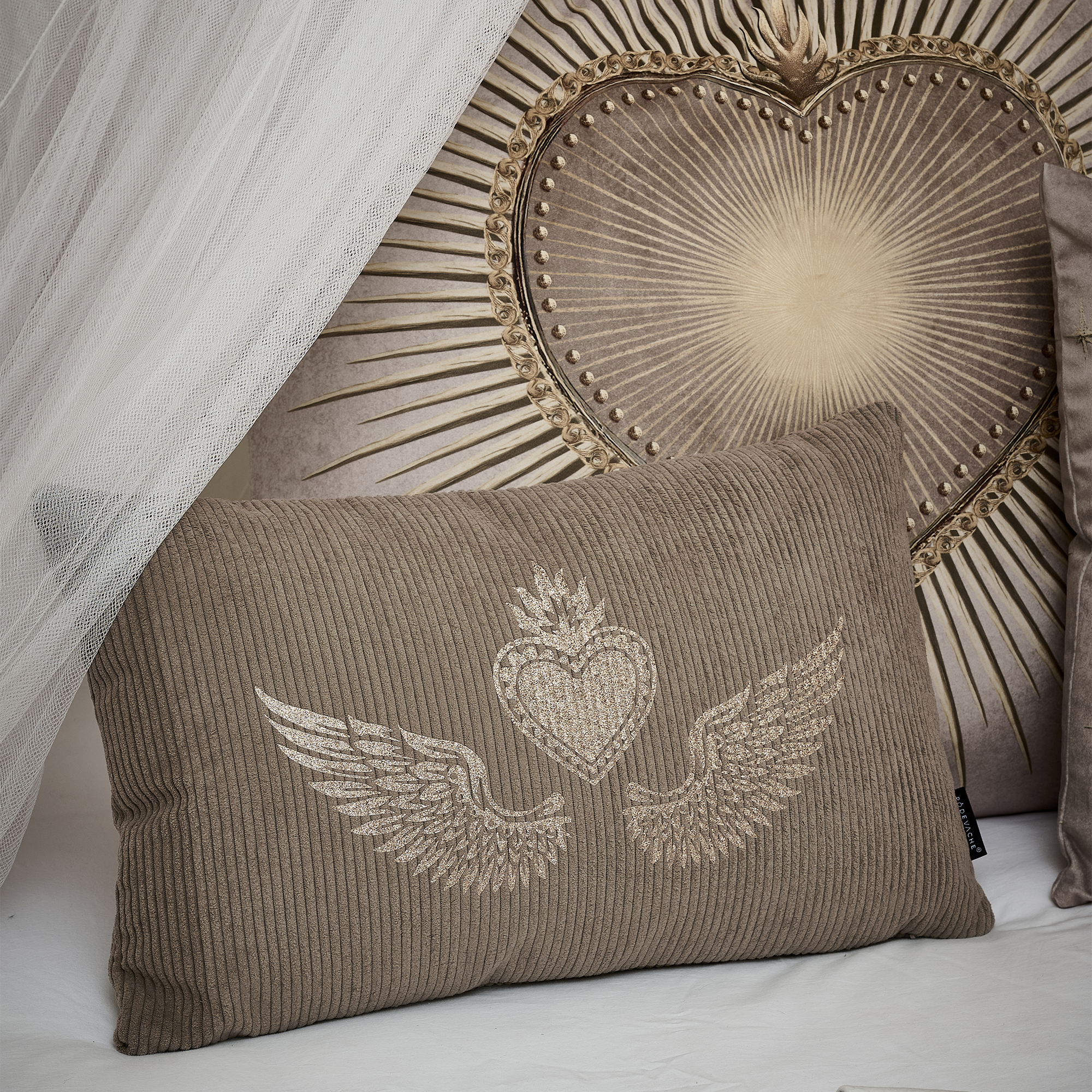 Coussin velours brodé Corazon Dorado