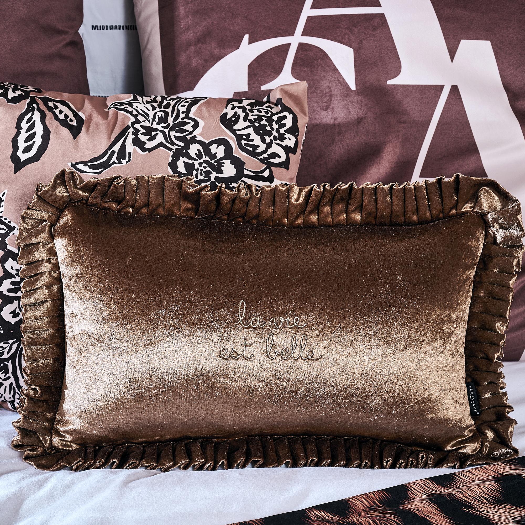 Coussin velours brodé Cochabamba