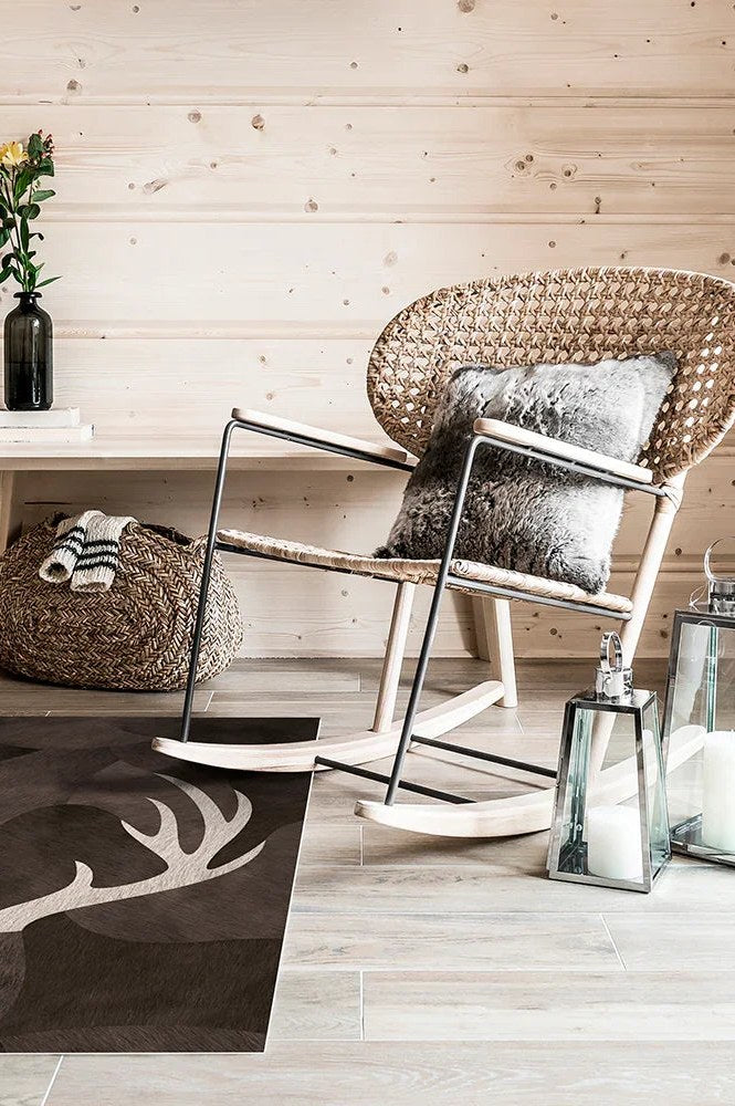 Tapis vinyle bois de cerf dans un salon de chalet