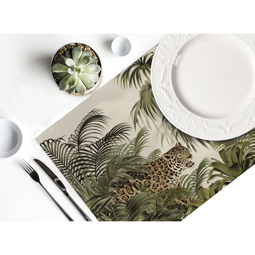 Ce set de table avec un imprimé jungle donnera une ambiance exotique et sauvage à votre table ! On craque pour ses couleurs chaudes et son design !